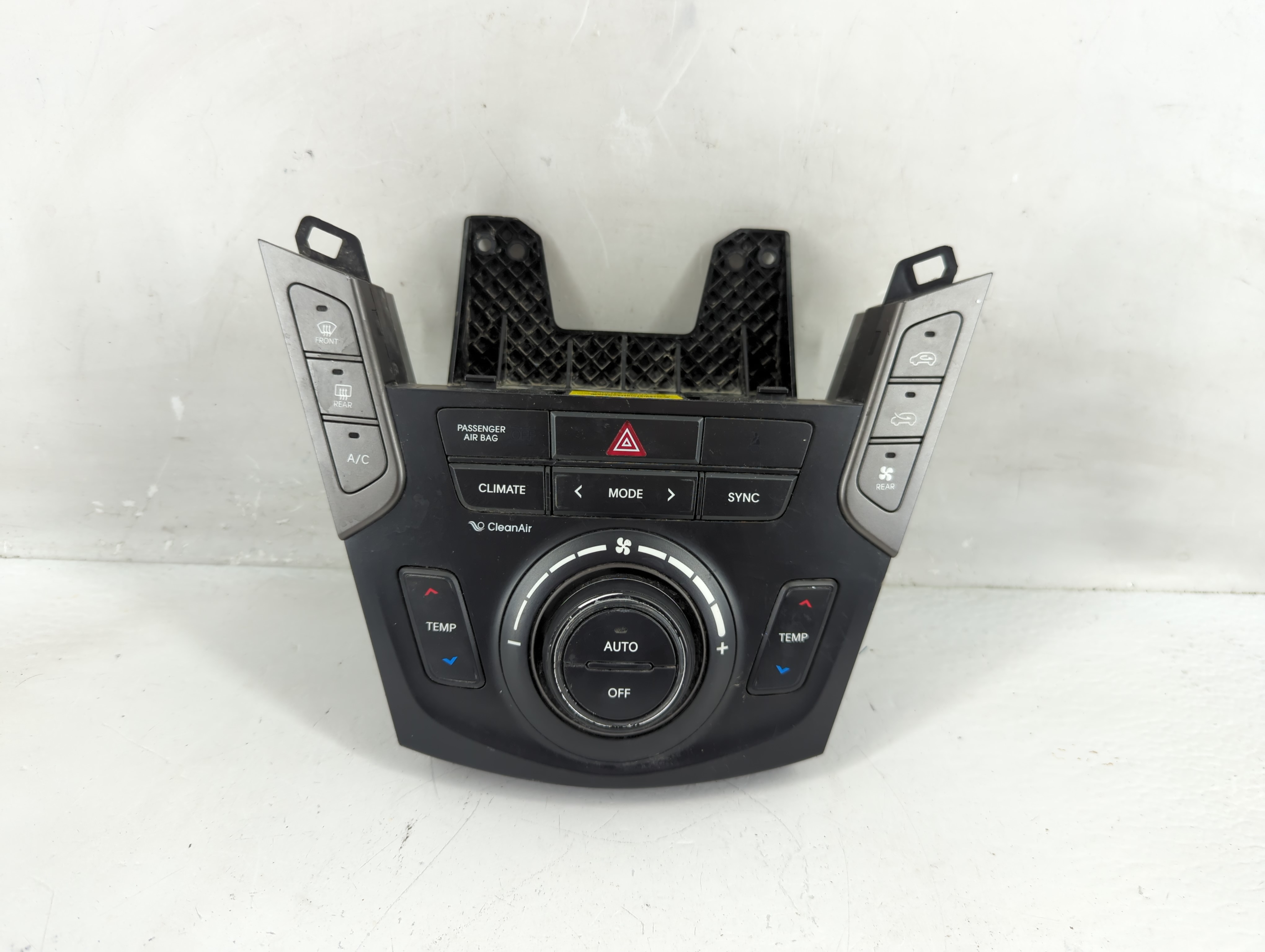 2017-2018 Hyundai Santa Fe Ac Heater Climate Control Temperature Oem 1240825 - Oemusedautoparts1.com