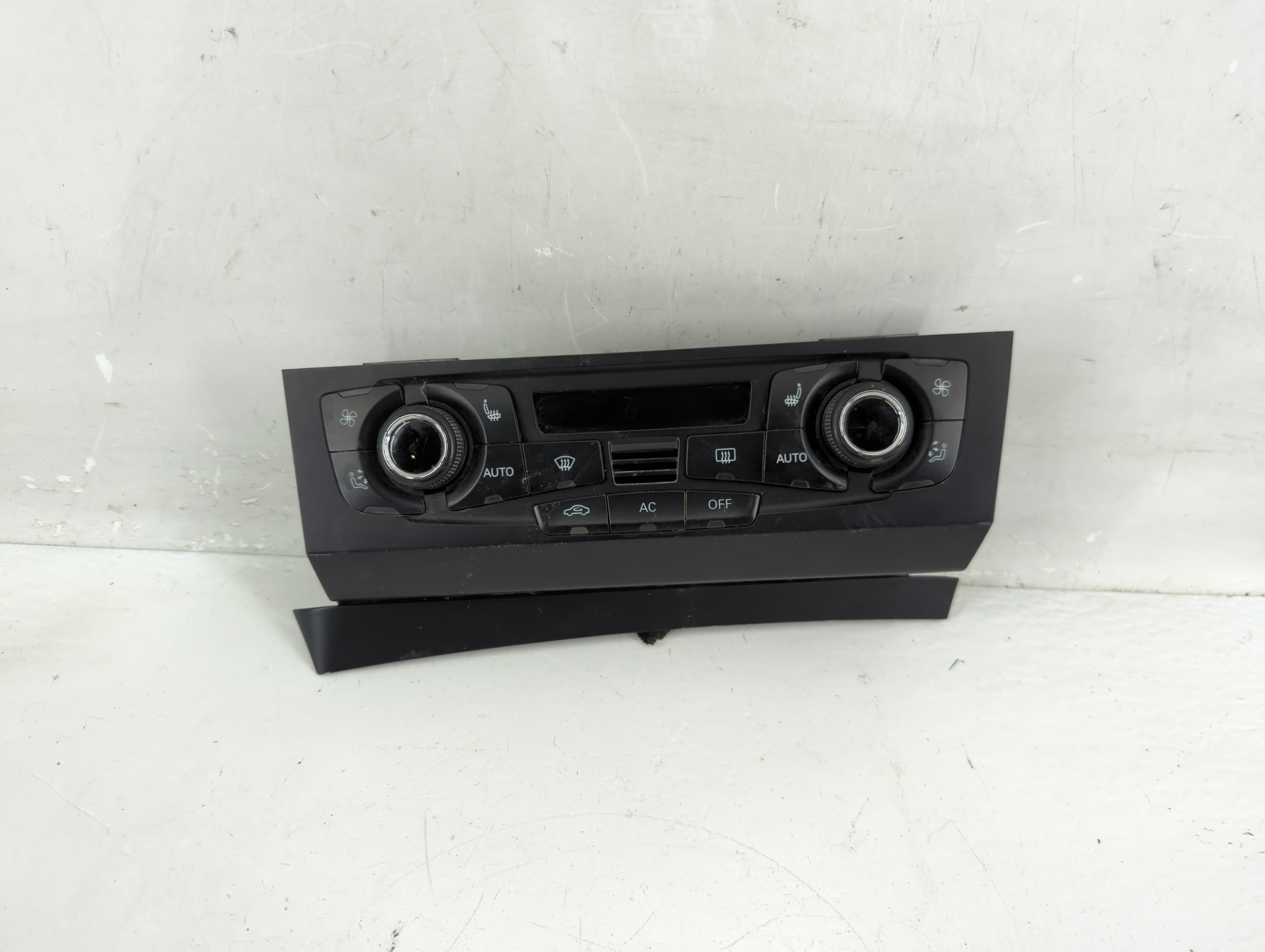 2009-2012 Audi Q5 Ac Heater Climate Control 8t1 820 043 Ak 1240838 - Oemusedautoparts1.com