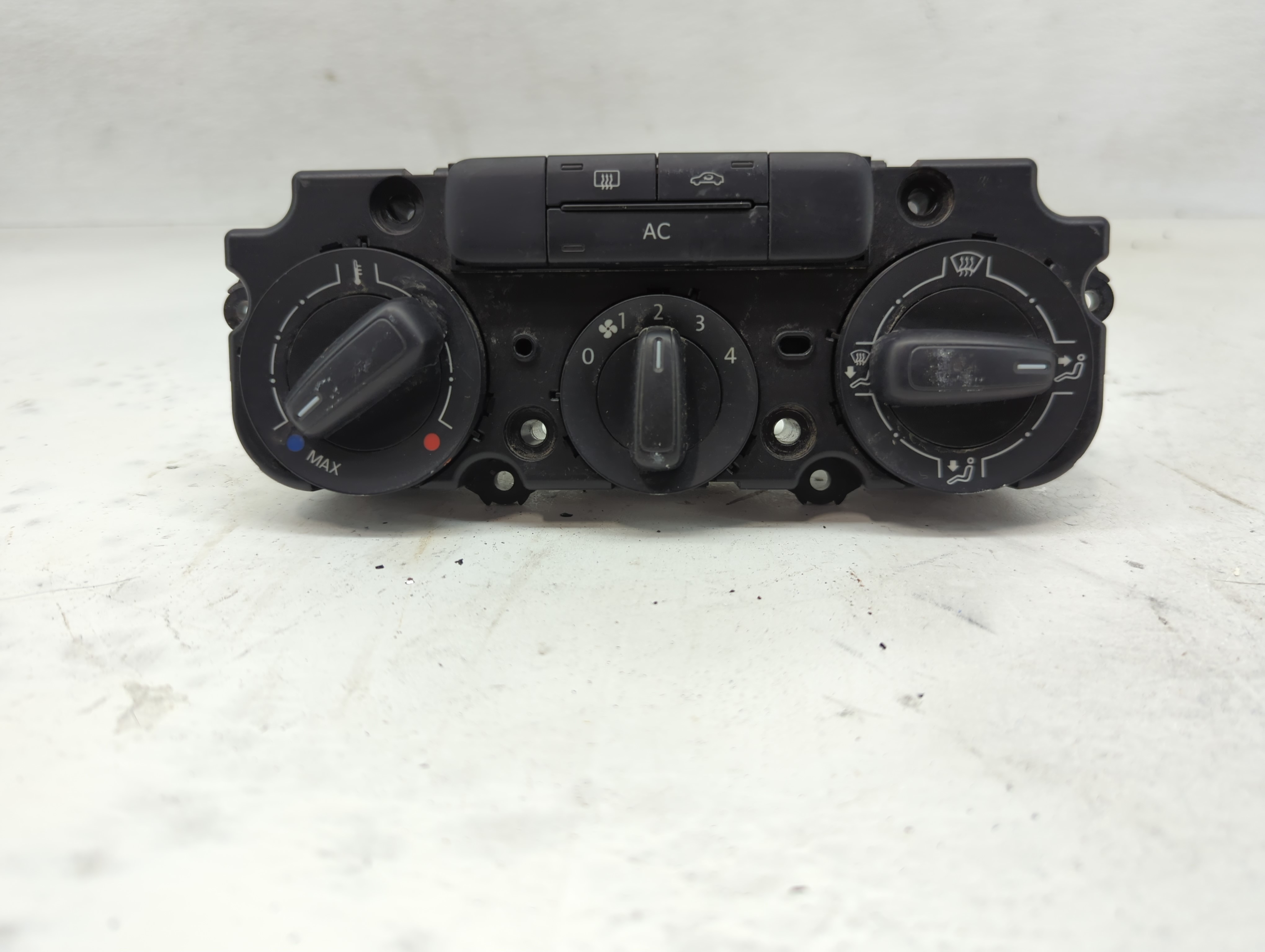 2011-2014 Volkswagen Jetta Ac Heater Climate Control 1240918 - Oemusedautoparts1.com
