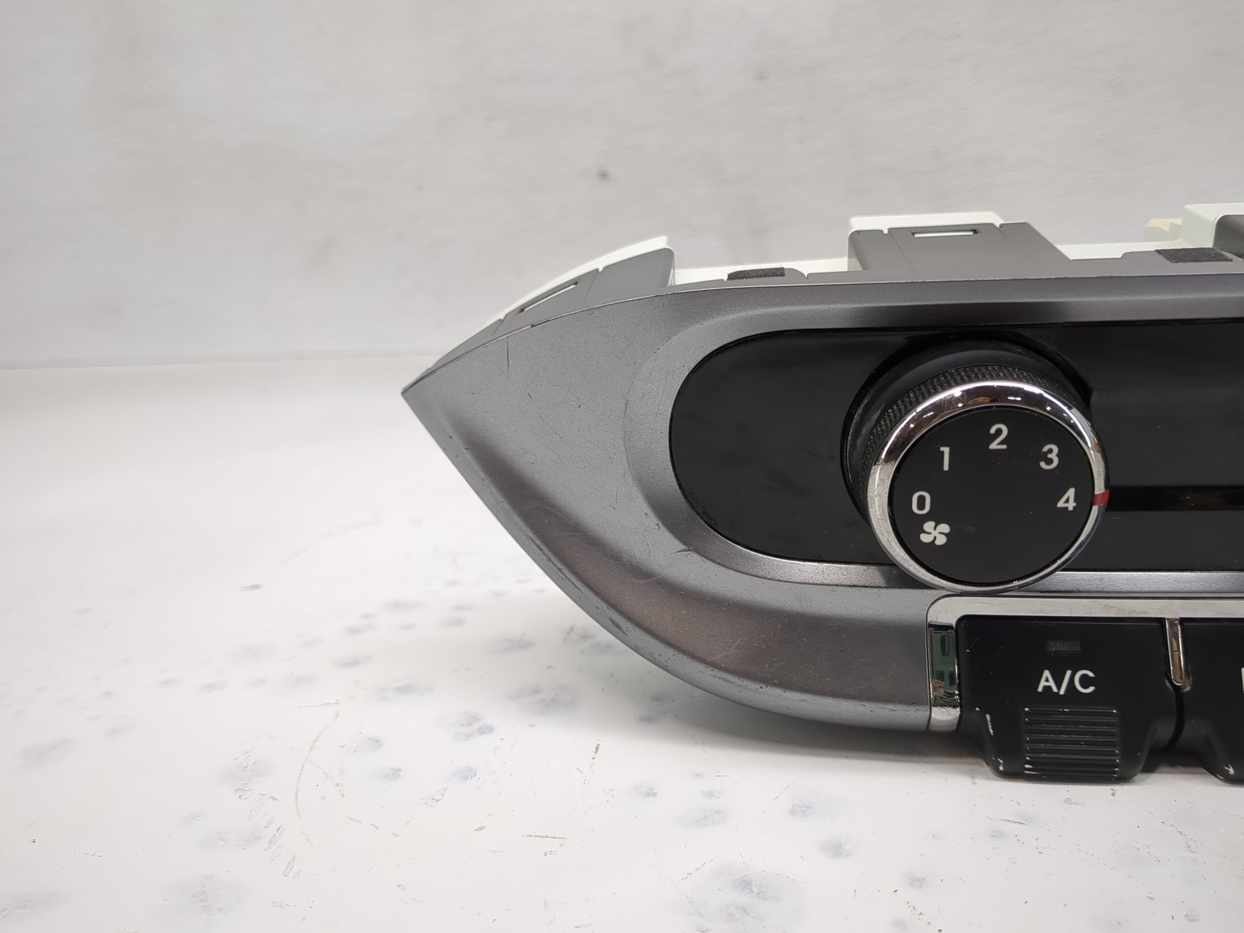 2012-2015 Kia Rio Ac Heater Climate Control 97250-1w060 1240979 - Oemusedautoparts1.com