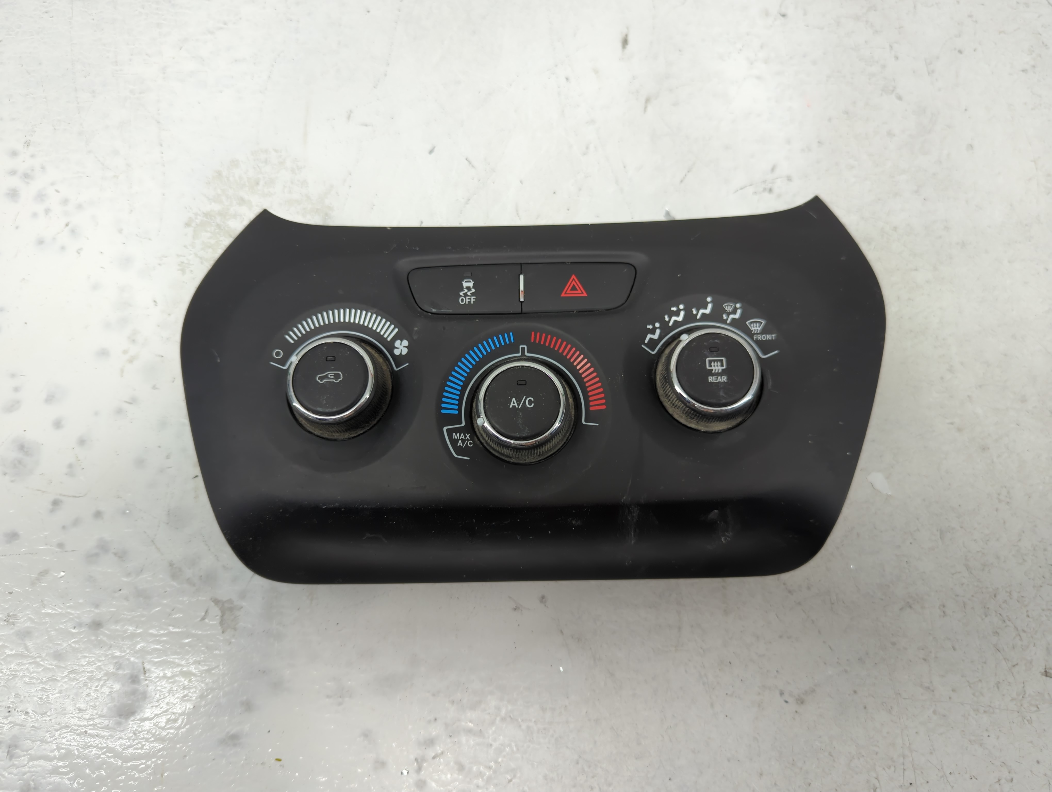 2015-2018 Jeep Cherokee Ac Heater Climate Control P5vc84dx9ab 1240980 - Oemusedautoparts1.com