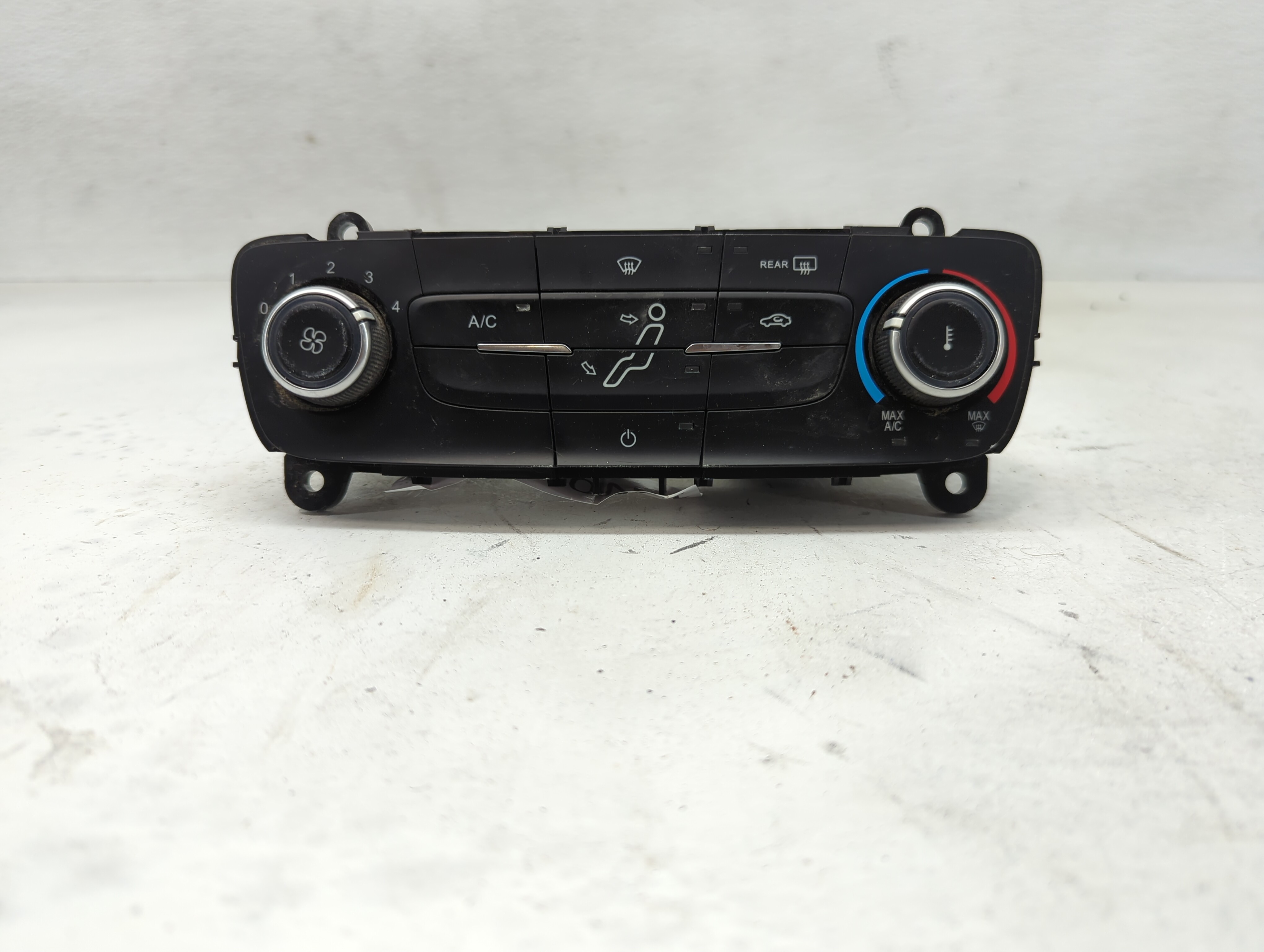 2015-2018 Ford Focus Ac Heater Roof Climate Control F1et-19980-jj 1240983 - Oemusedautoparts1.com