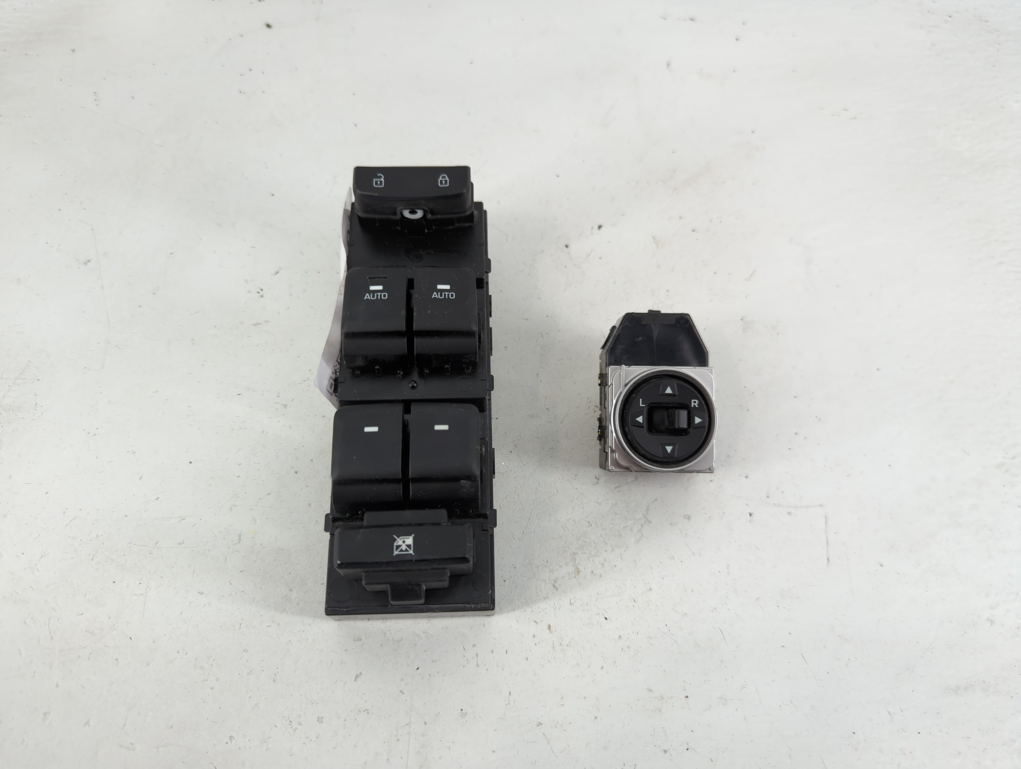 2015-2019 Hyundai Sonata Driver Left Door Master Power Window Switch 1241108 - Oemusedautoparts1.com