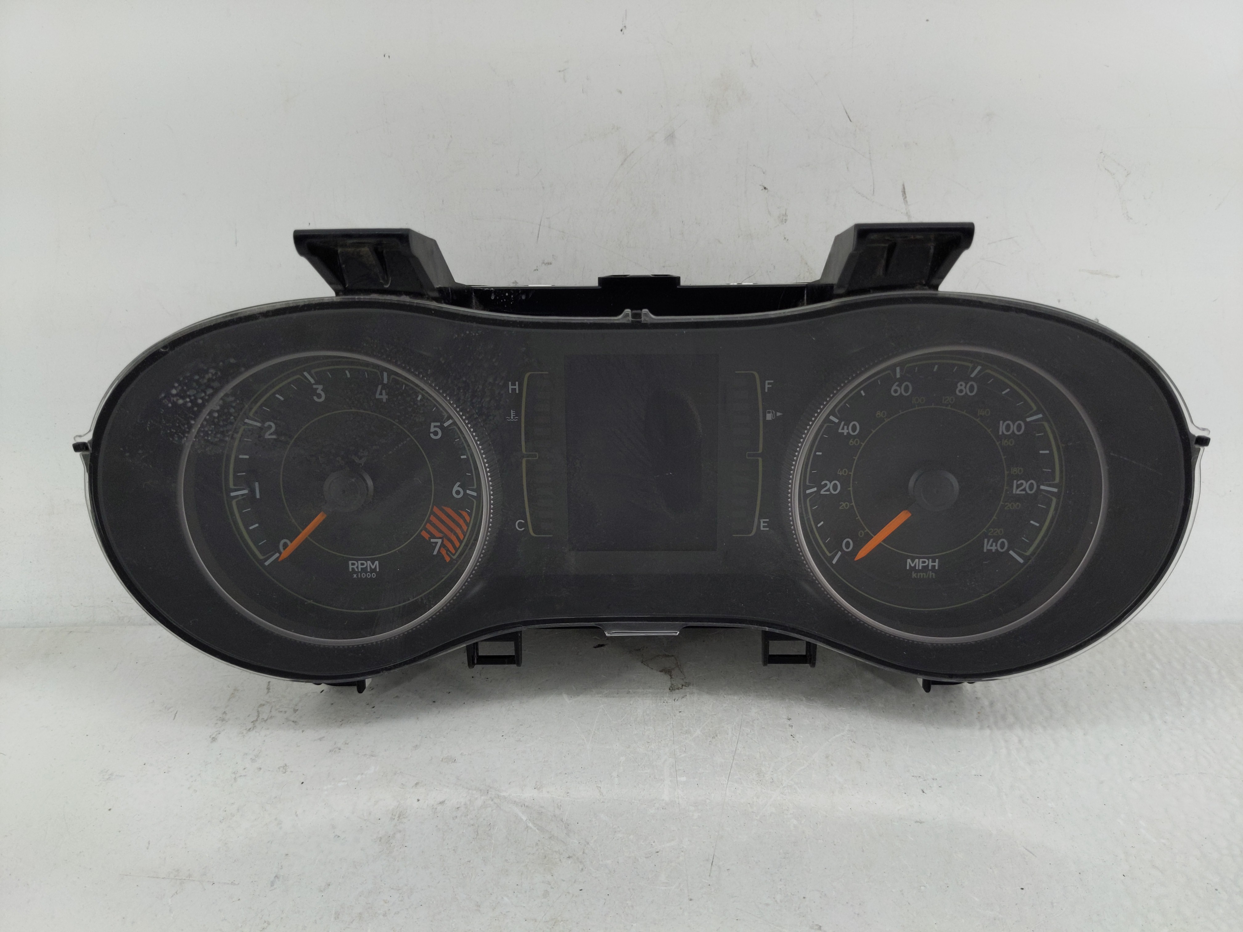 2015-2015 Jeep Cherokee Speedometer Instrument Cluster Gauges 1241363 - Oemusedautoparts1.com