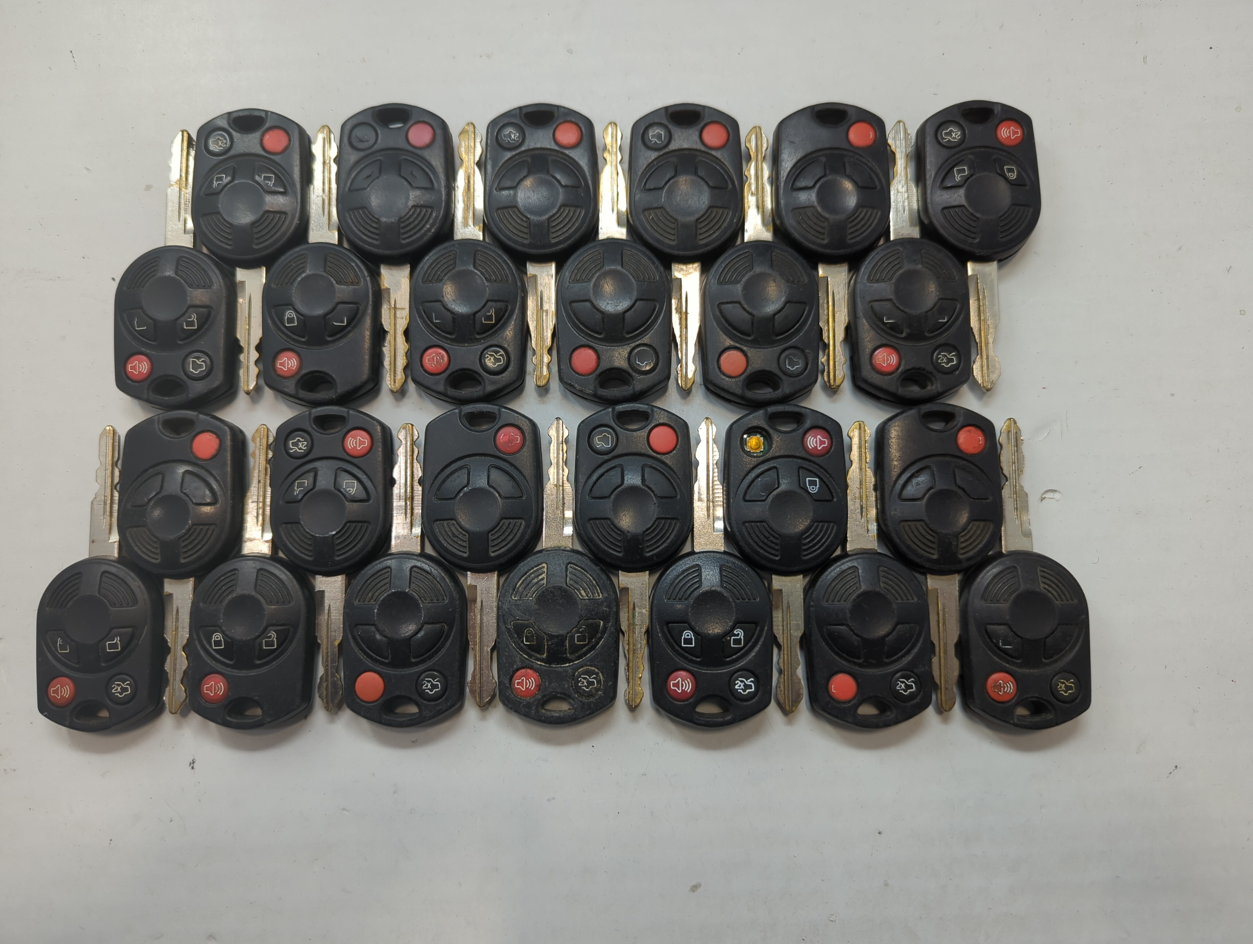 Picture of Lot of 25 Ford Keyless Entry Remote Fob OUCD6000022 | CWTWB1U722 MIXED 557774