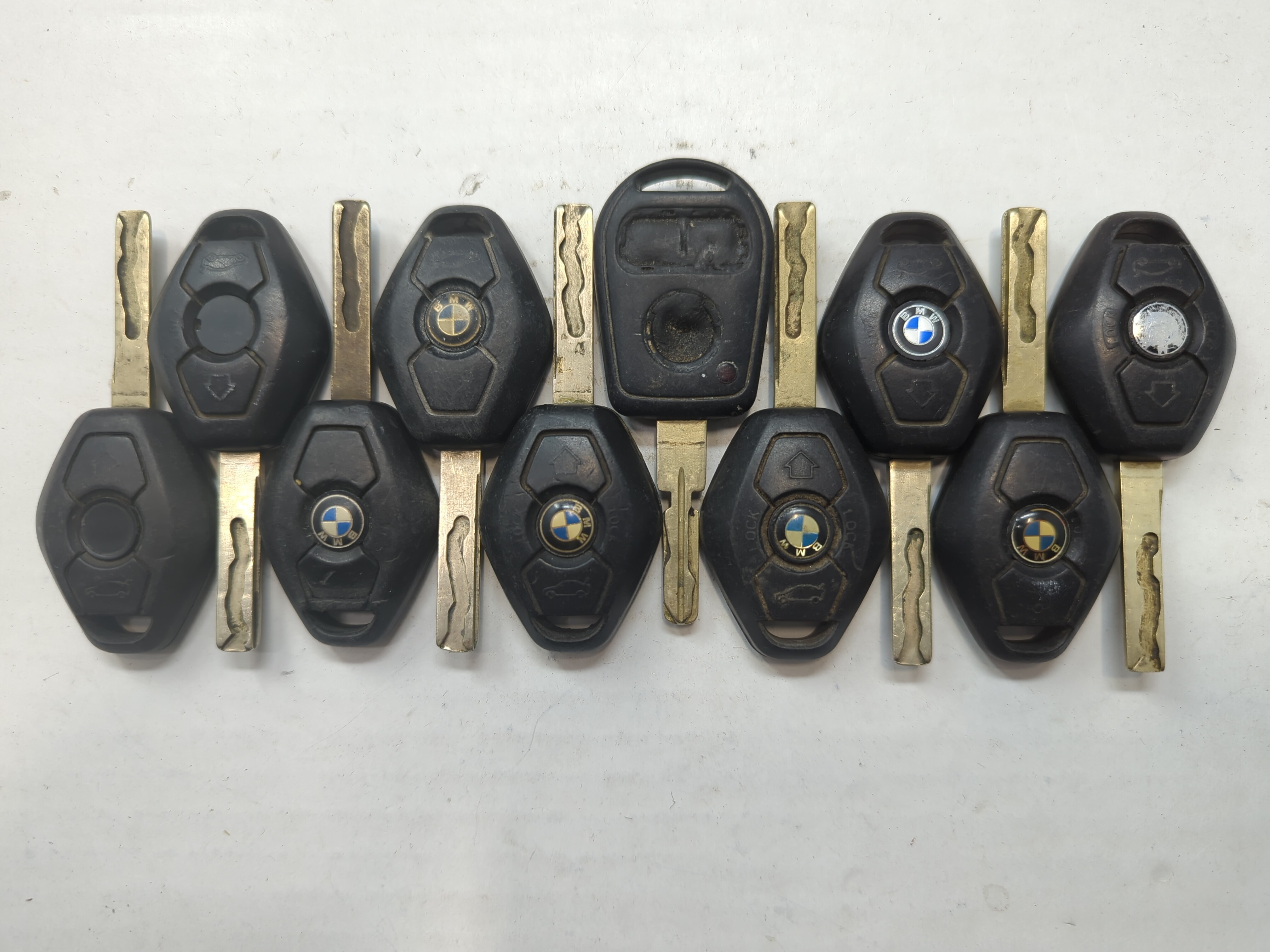 Lot of 10 Bmw Keyless Entry Remote Fob LX8-FZV | LX8 FZV | LX8FZV MIXED 685617 - Oemusedautoparts1.com