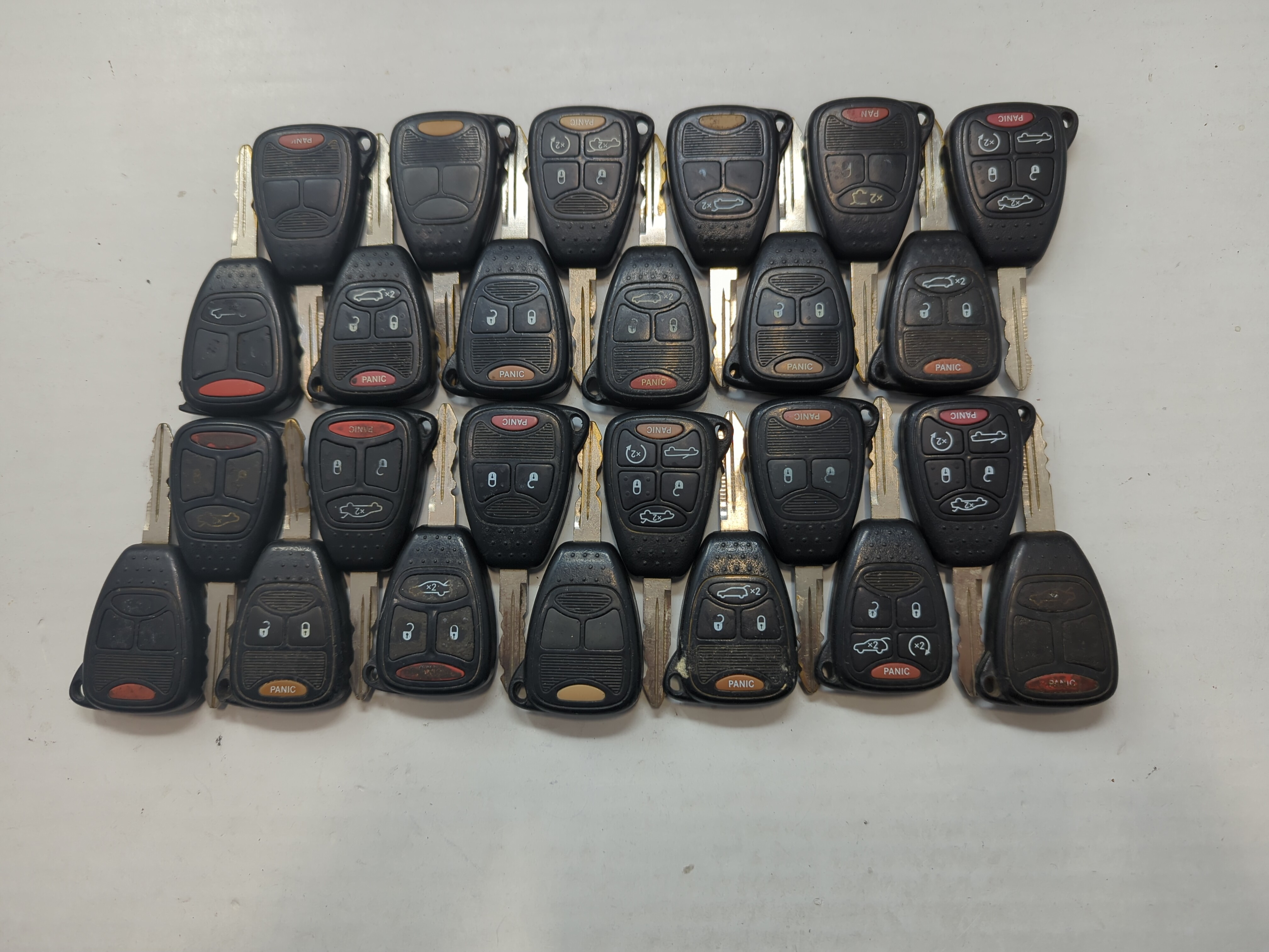 Lot of 20 Dodge Keyless Entry Remote Fob OHT692715AA | M3N5WY72XX MIXED 685757 - Oemusedautoparts1.com