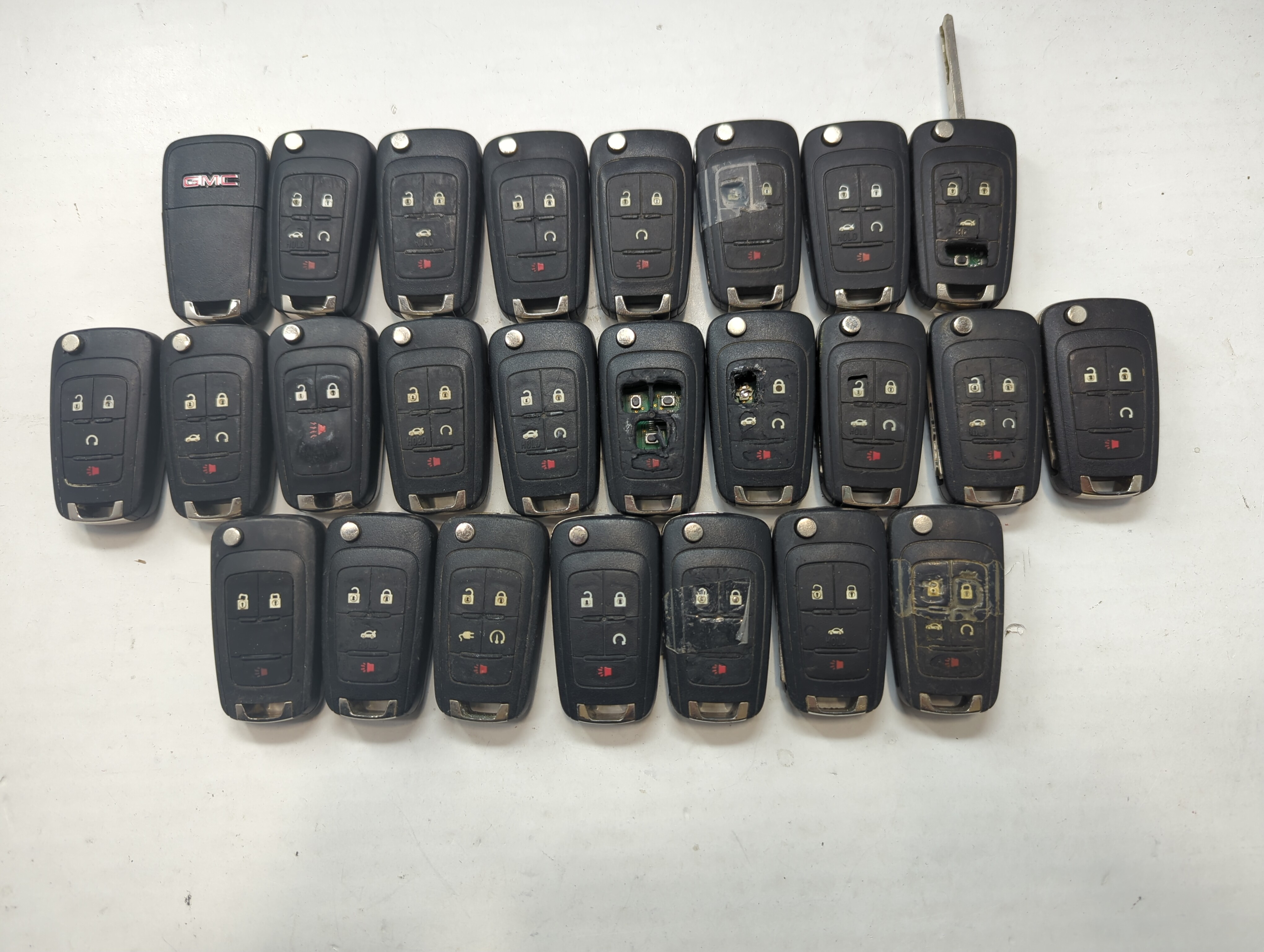 Lot of 25 Chevrolet Keyless Entry Remote Fob MIXED FCC IDS MIXED PART 685803 - Oemusedautoparts1.com