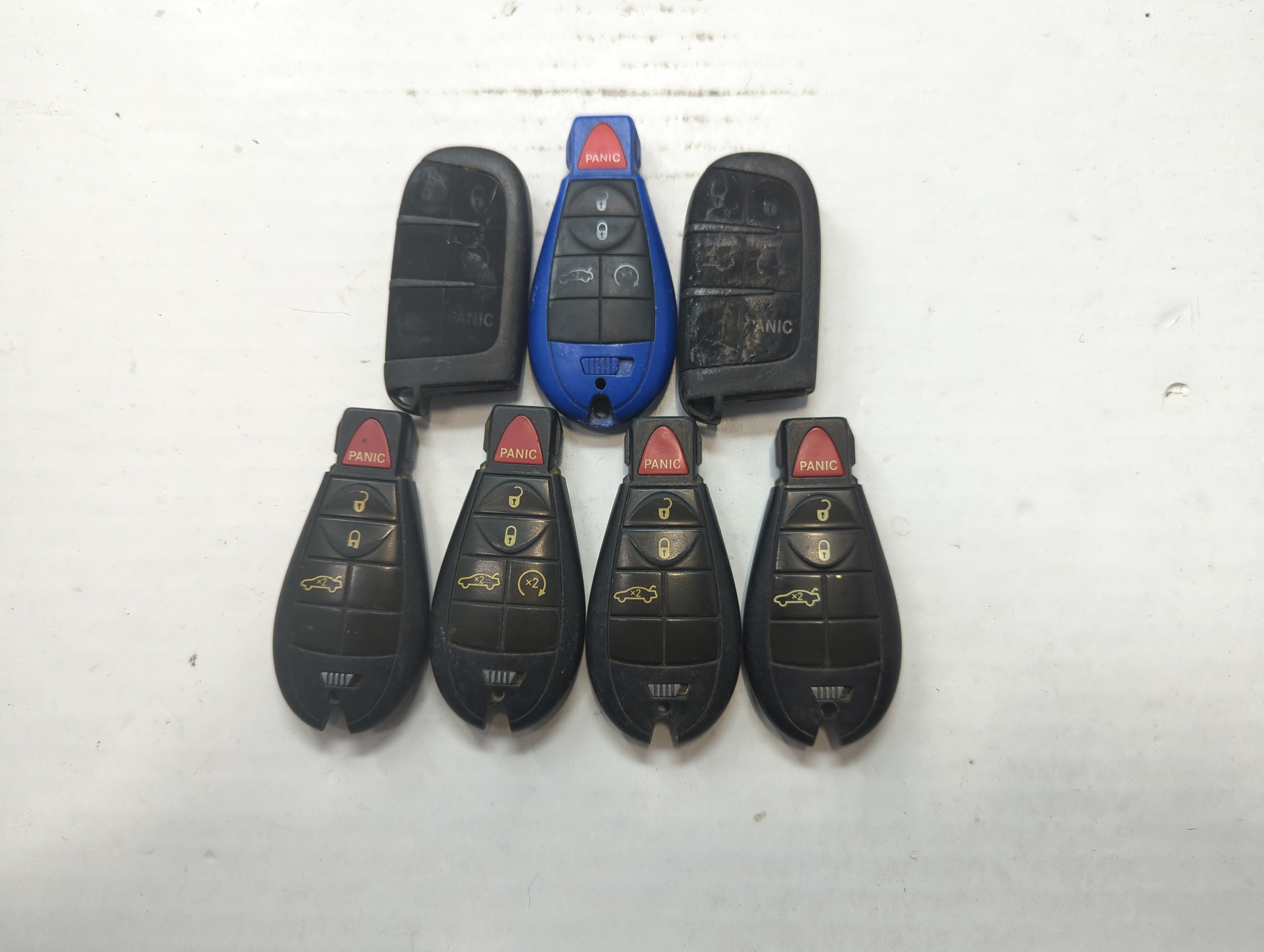 Lot of 7 Dodge Keyless Entry Remote Fob M3N-40821302 MIXED PART NUMBERS 685805 - Oemusedautoparts1.com