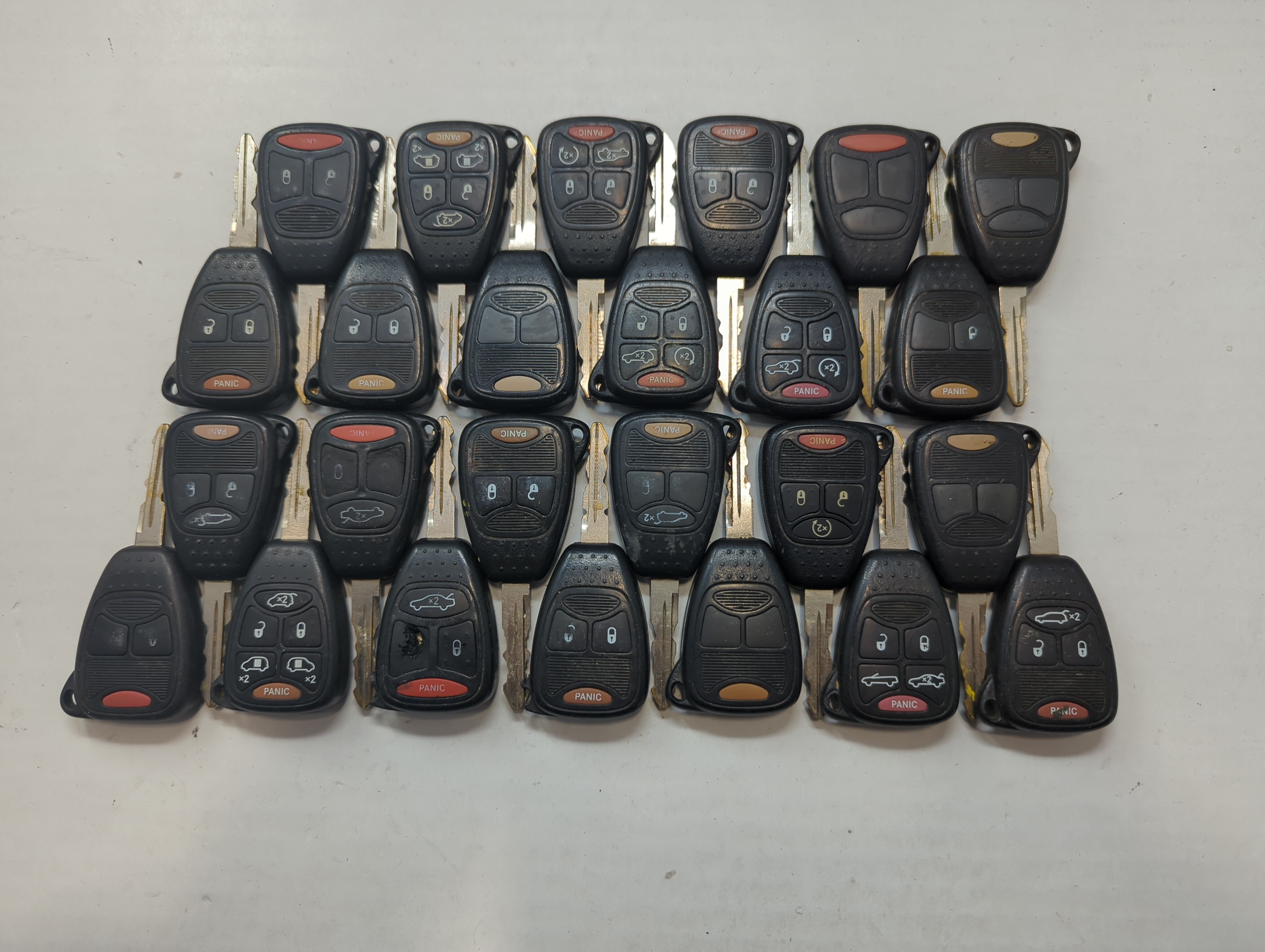 Lot of 20 Dodge Keyless Entry Remote Fob KOBDT04A | M3N5WY72XX | 686372 - Oemusedautoparts1.com
