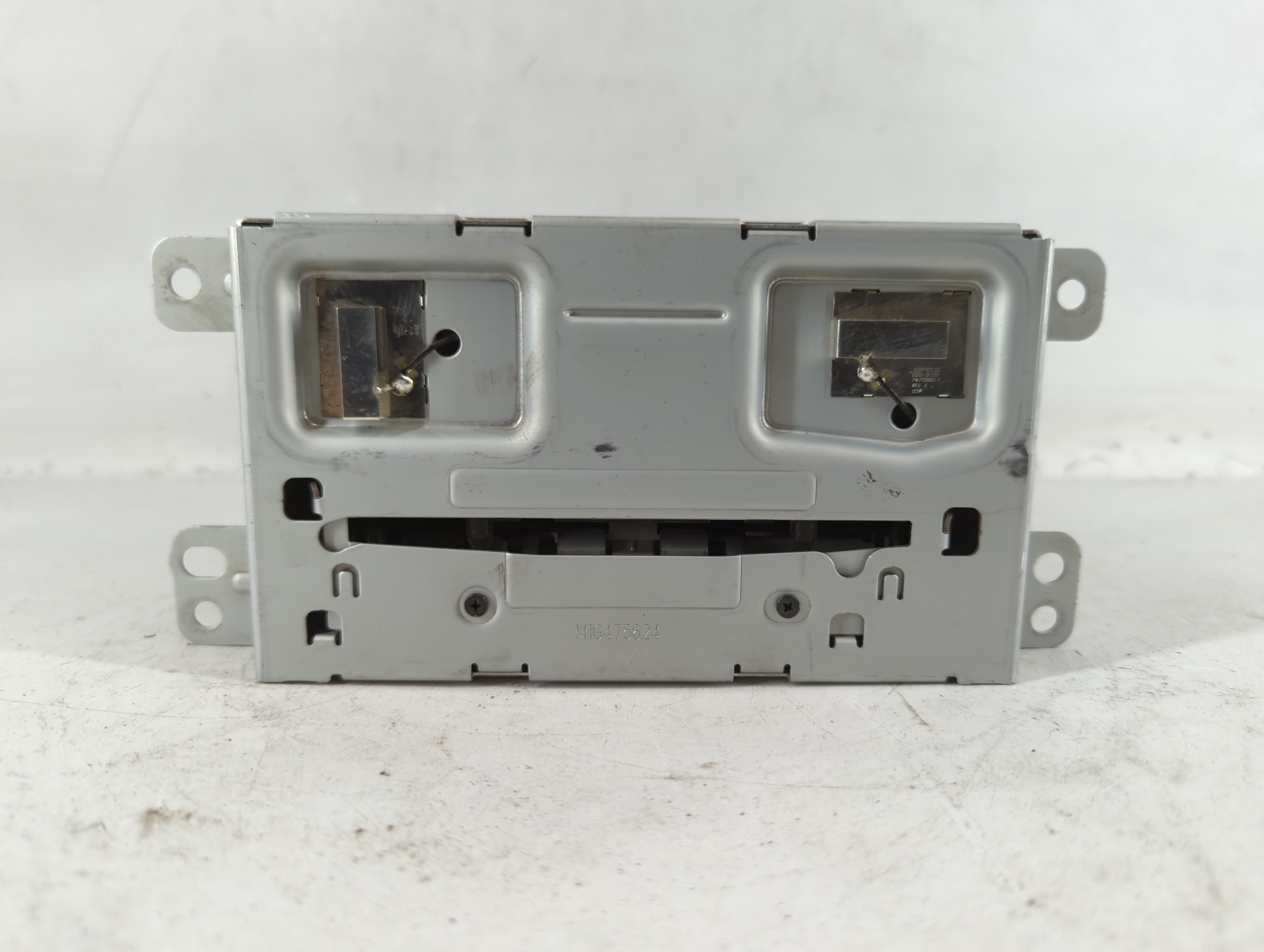 2013-2013 Chevrolet Volt Am Fm Cd Player Radio Receiver 726819 - Oemusedautoparts1.com