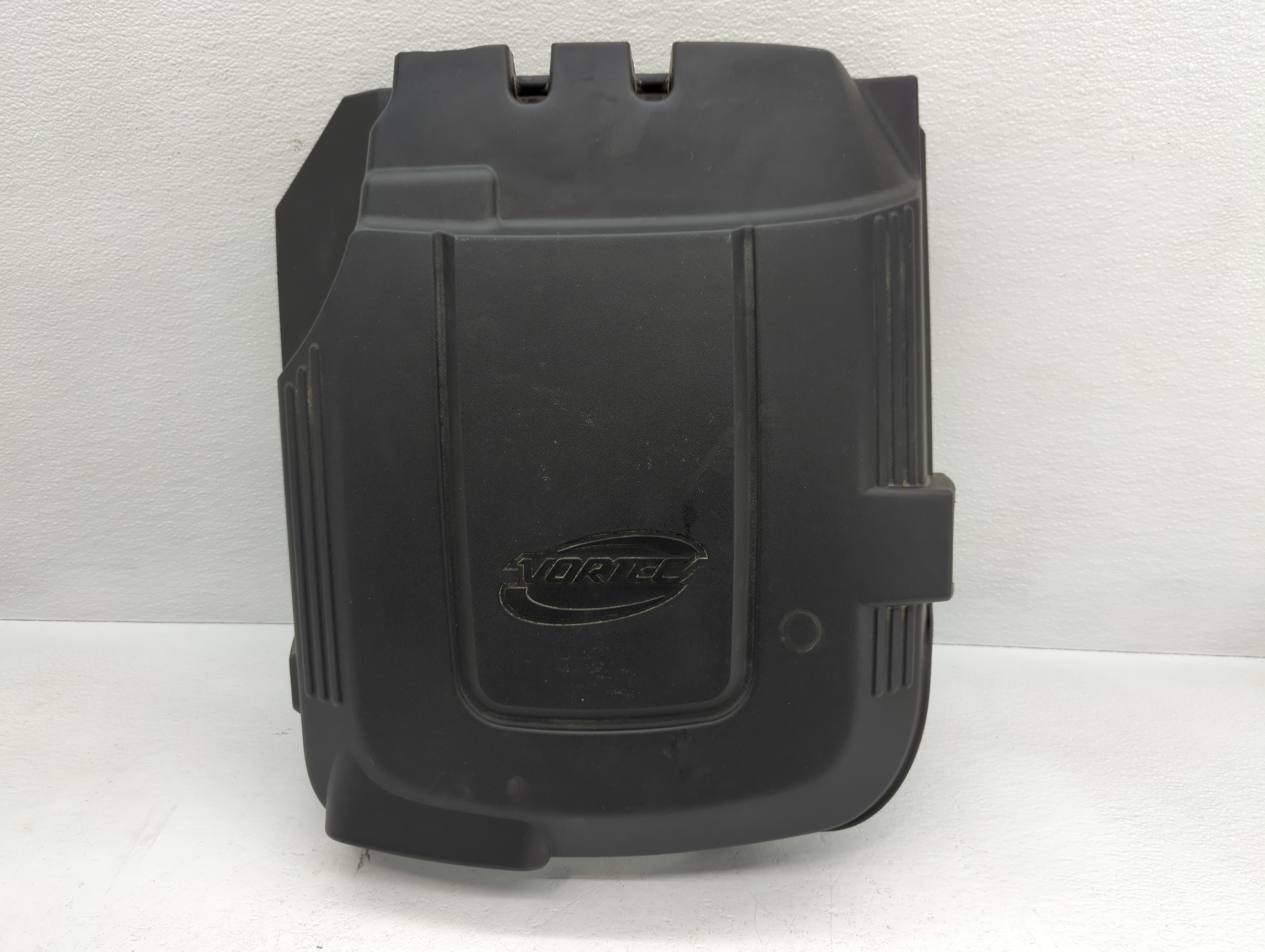 2010 Gmc Yukon Xl Engine Cover 727498 - Oemusedautoparts1.com