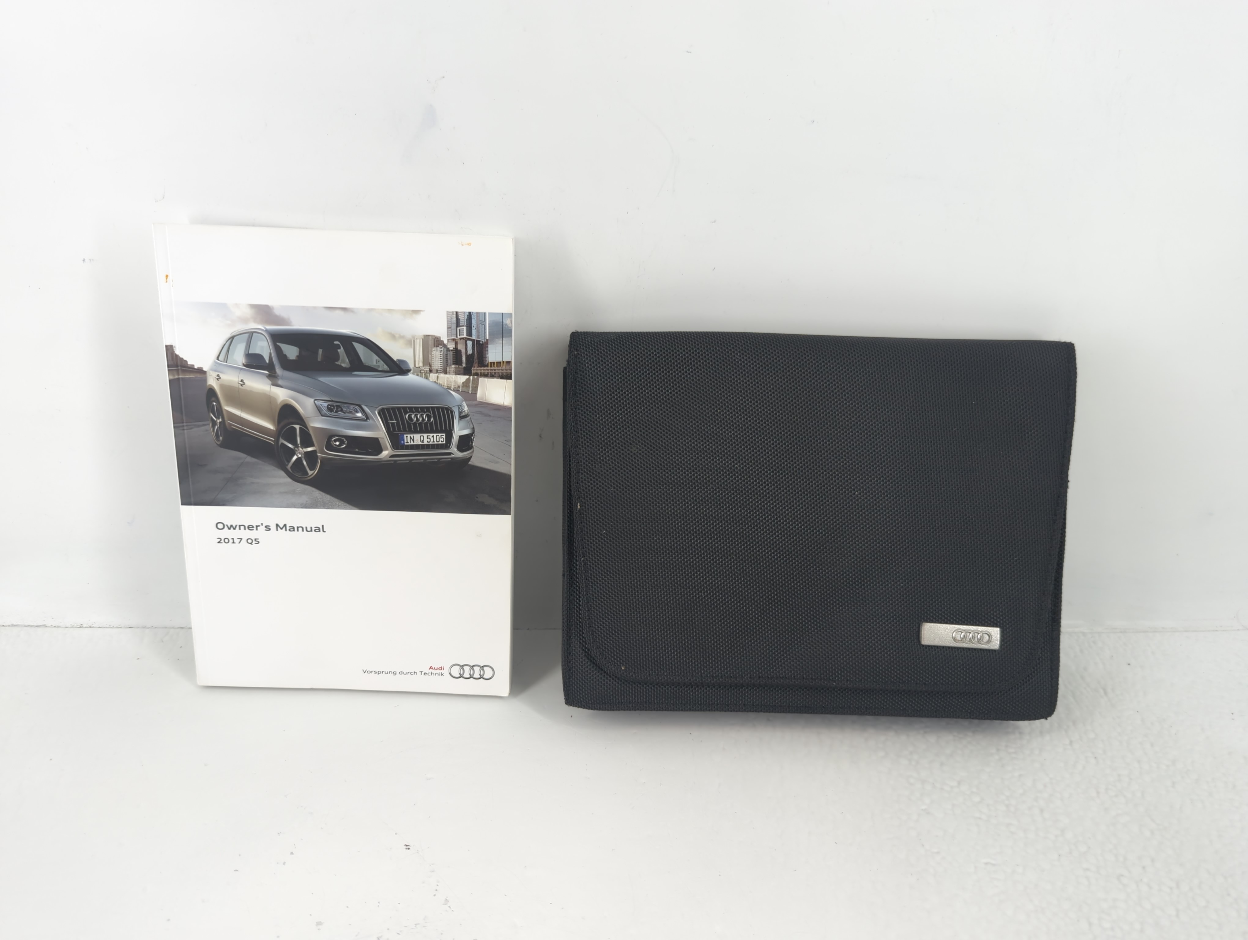 Picture of 2017 Audi Q5 Owners Manual Book Guide 732351