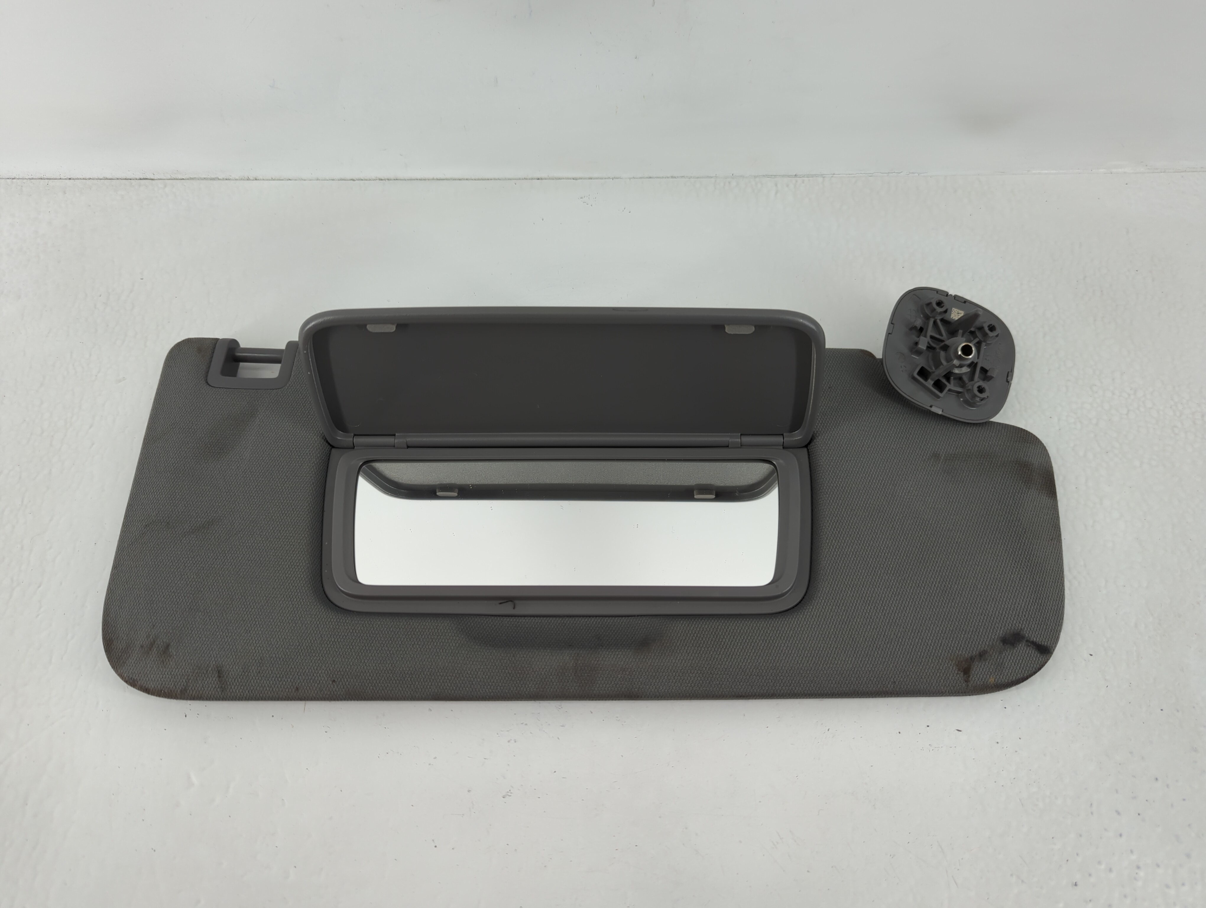 2019 Chevrolet Silverado 1500 Passenger Sun Visor Mirror Right Sunvisor 734237 - Oemusedautoparts1.com