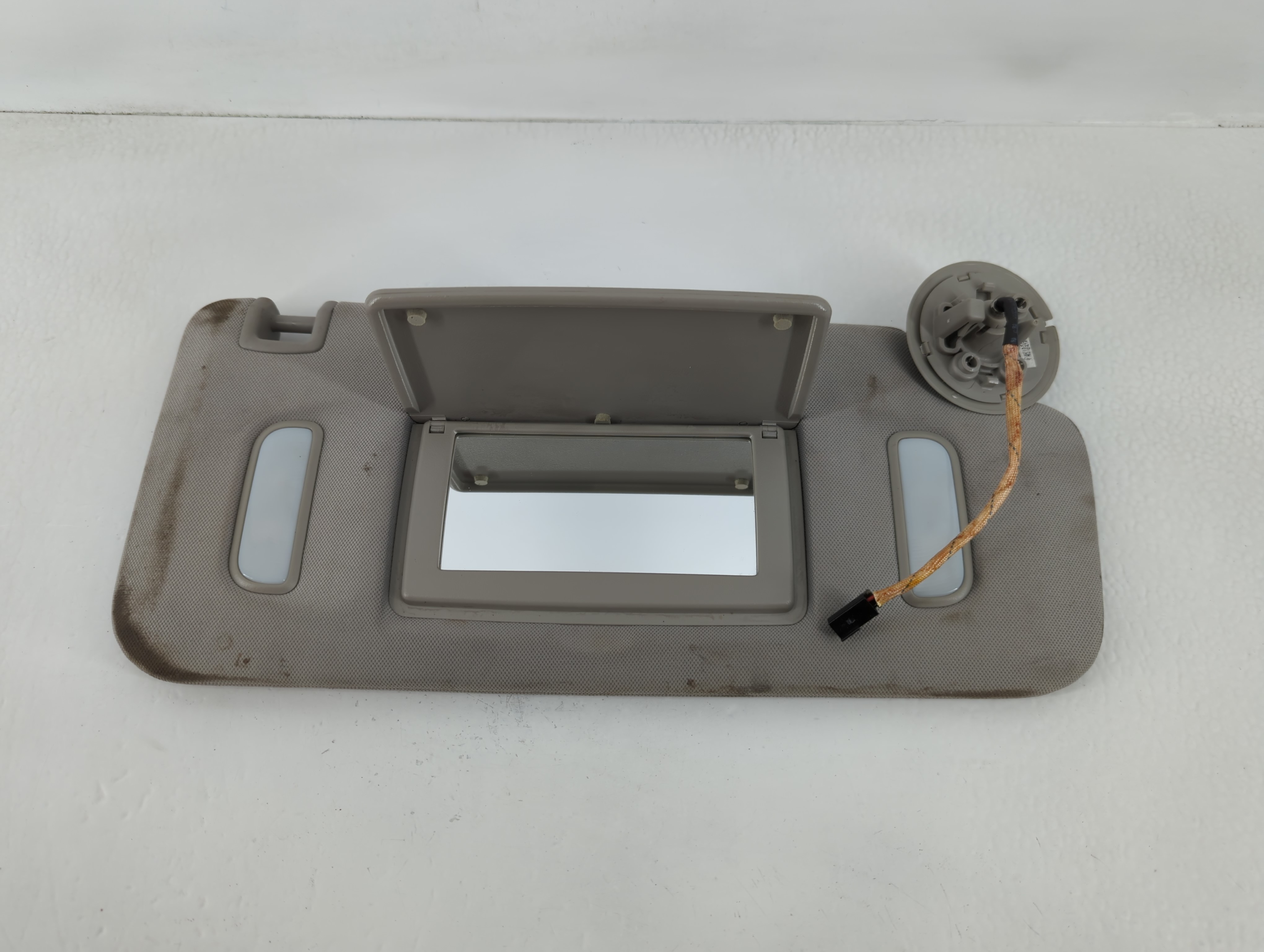 Chevrolet Traverse Driver Sun Visor Mirror Left Sunvisor Grey 736253 - Oemusedautoparts1.com