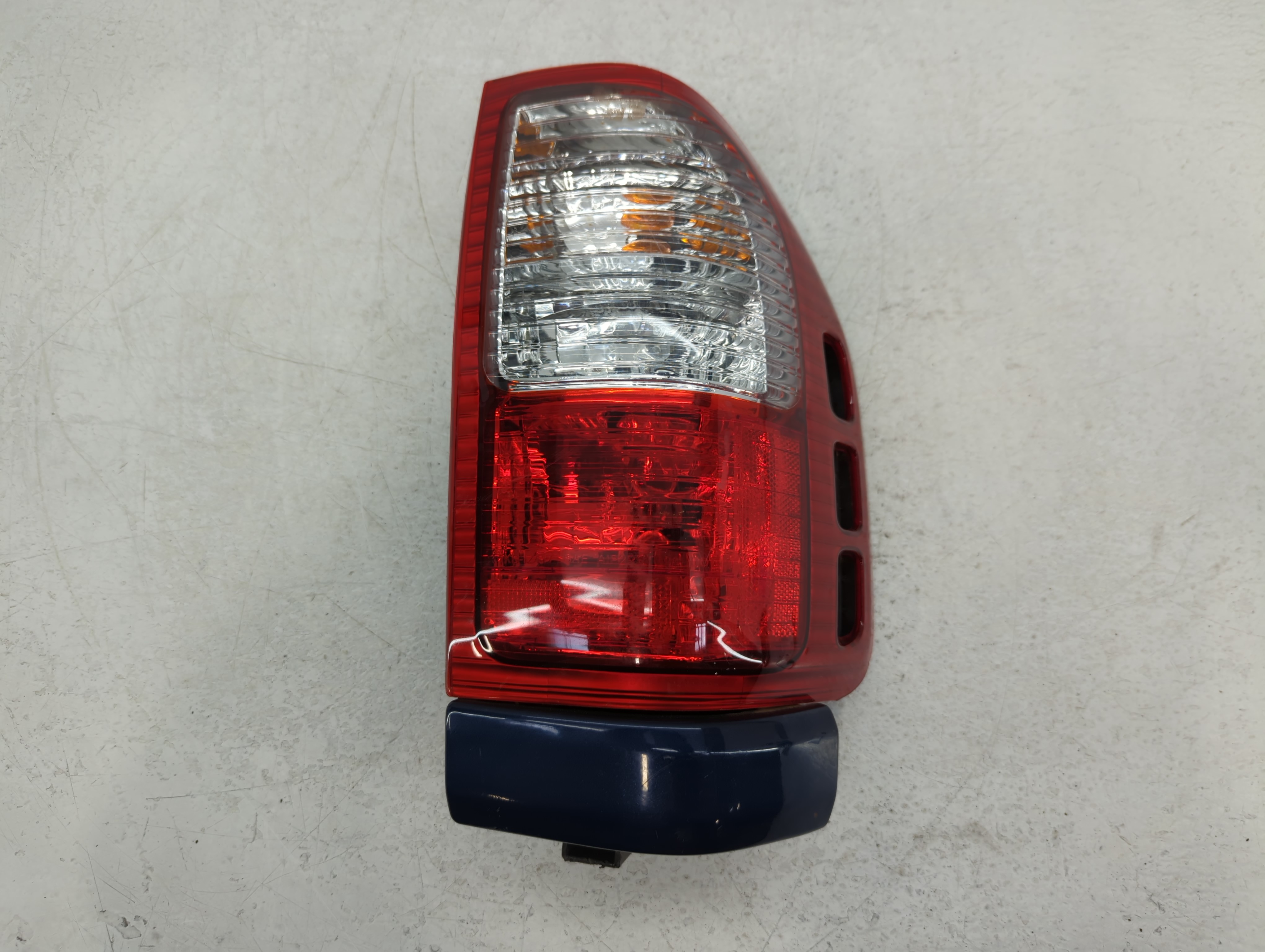 2002 Isuzu Rodeo Passenger Right Side Tail Light Taillight Oem 738121 - Oemusedautoparts1.com