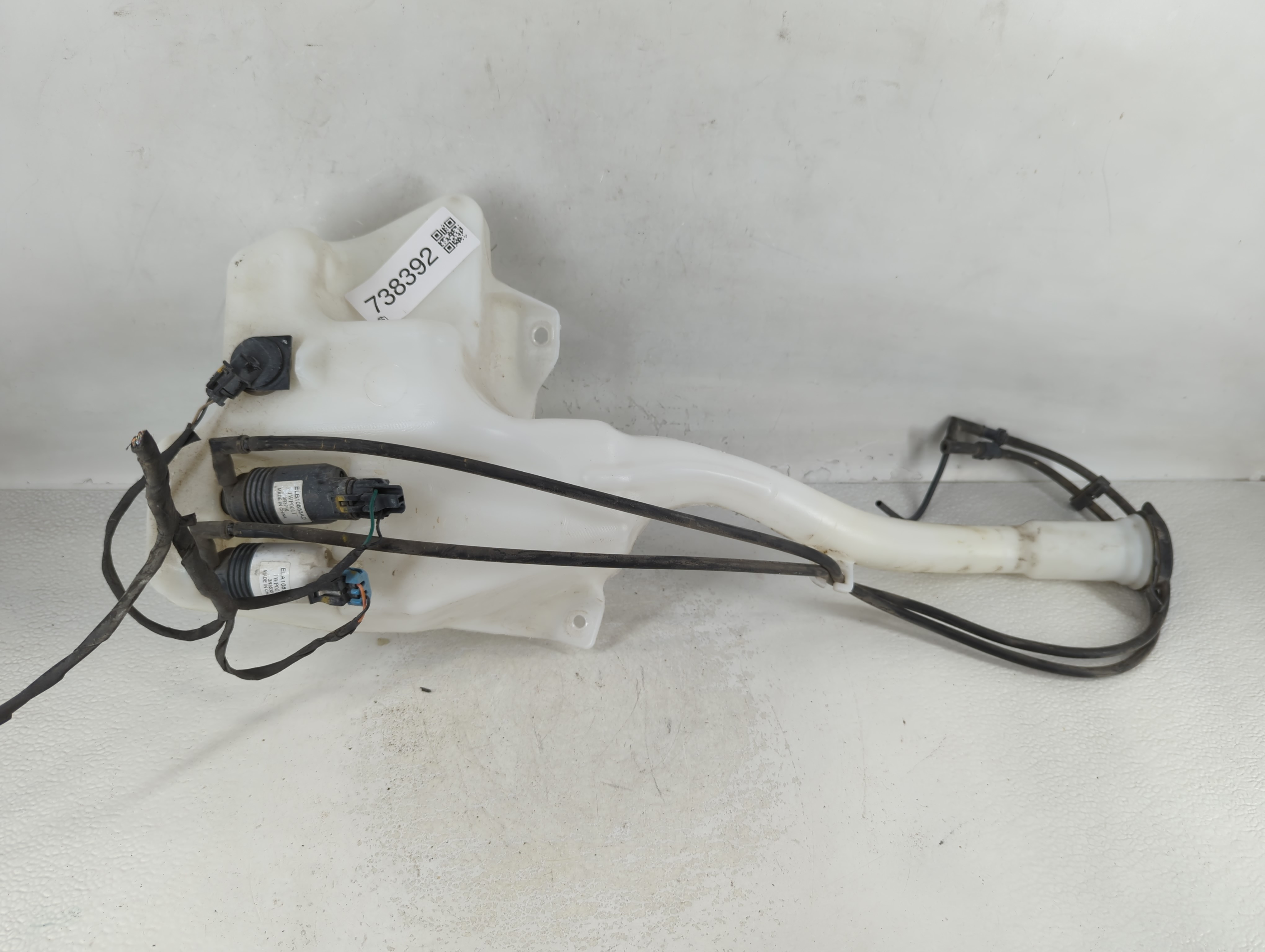 Chevrolet Traverse Windshield Washer Fluid Reservoir Bottle Oem 738392 - Oemusedautoparts1.com