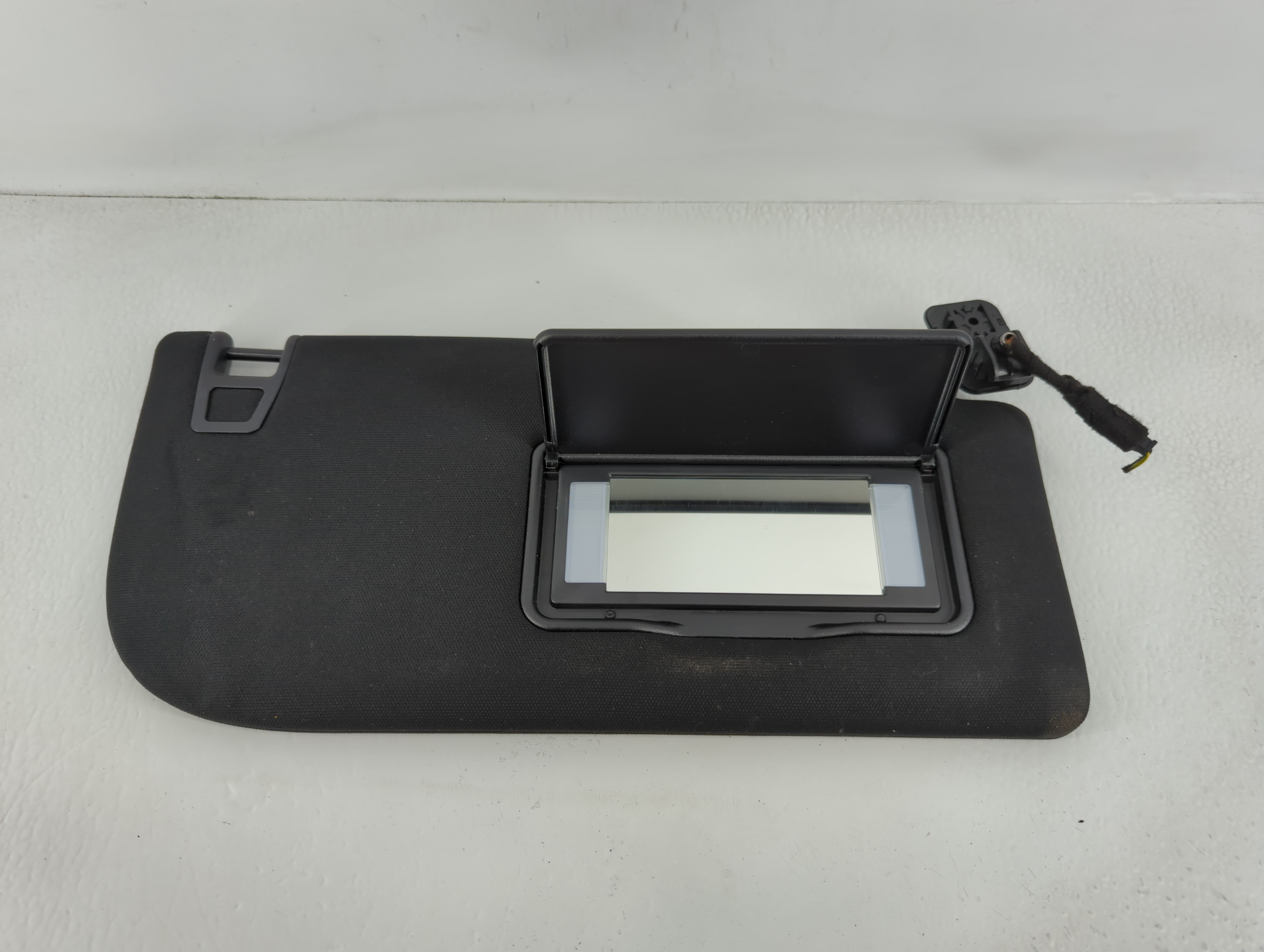 2018 Lincoln Navigator Passenger Sun Visor Mirror Right Sunvisor Black 739255 - Oemusedautoparts1.com