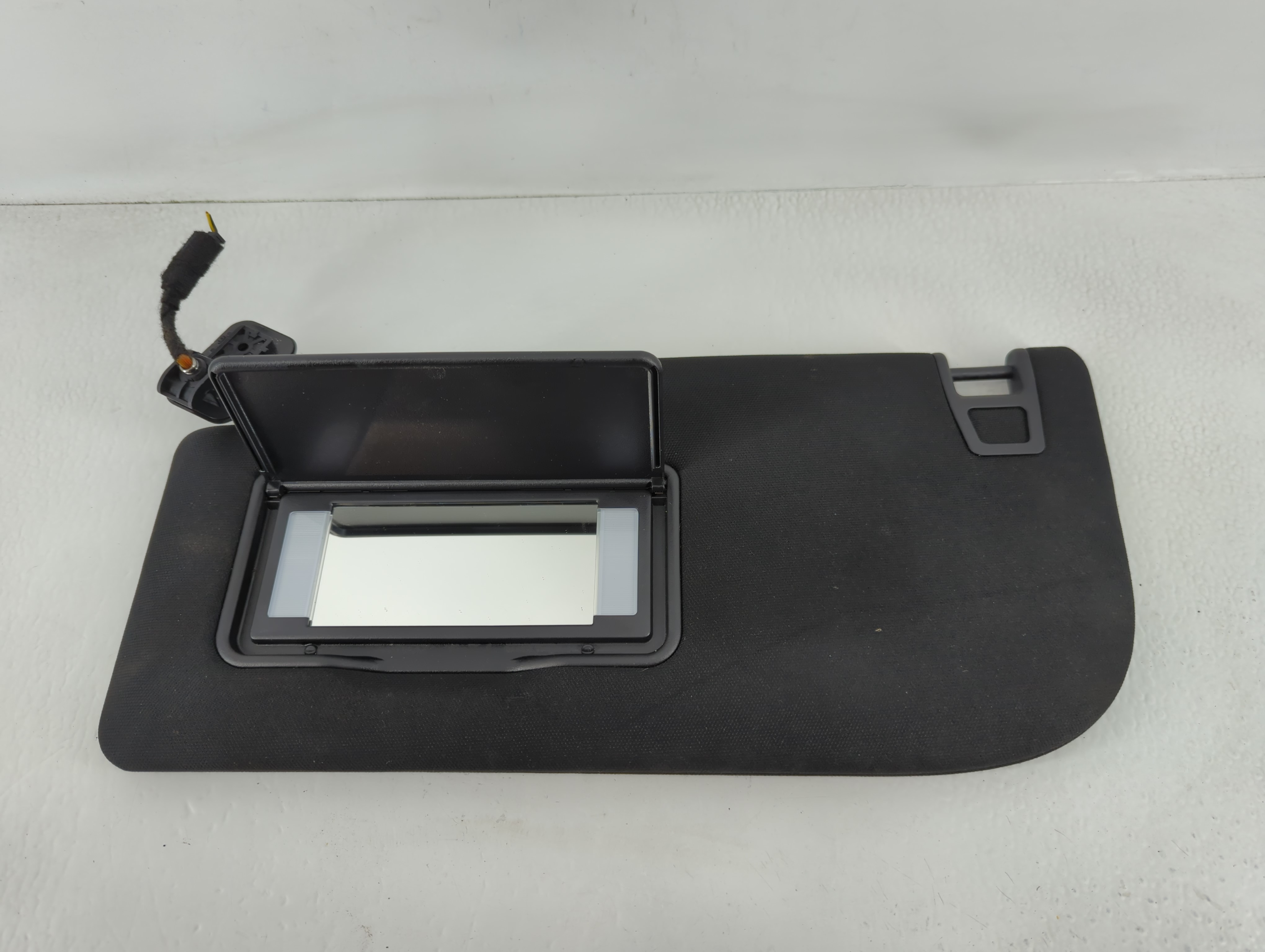 2018 Lincoln Navigator Driver Sun Visor Mirror Left Sunvisor Black 739740 - Oemusedautoparts1.com