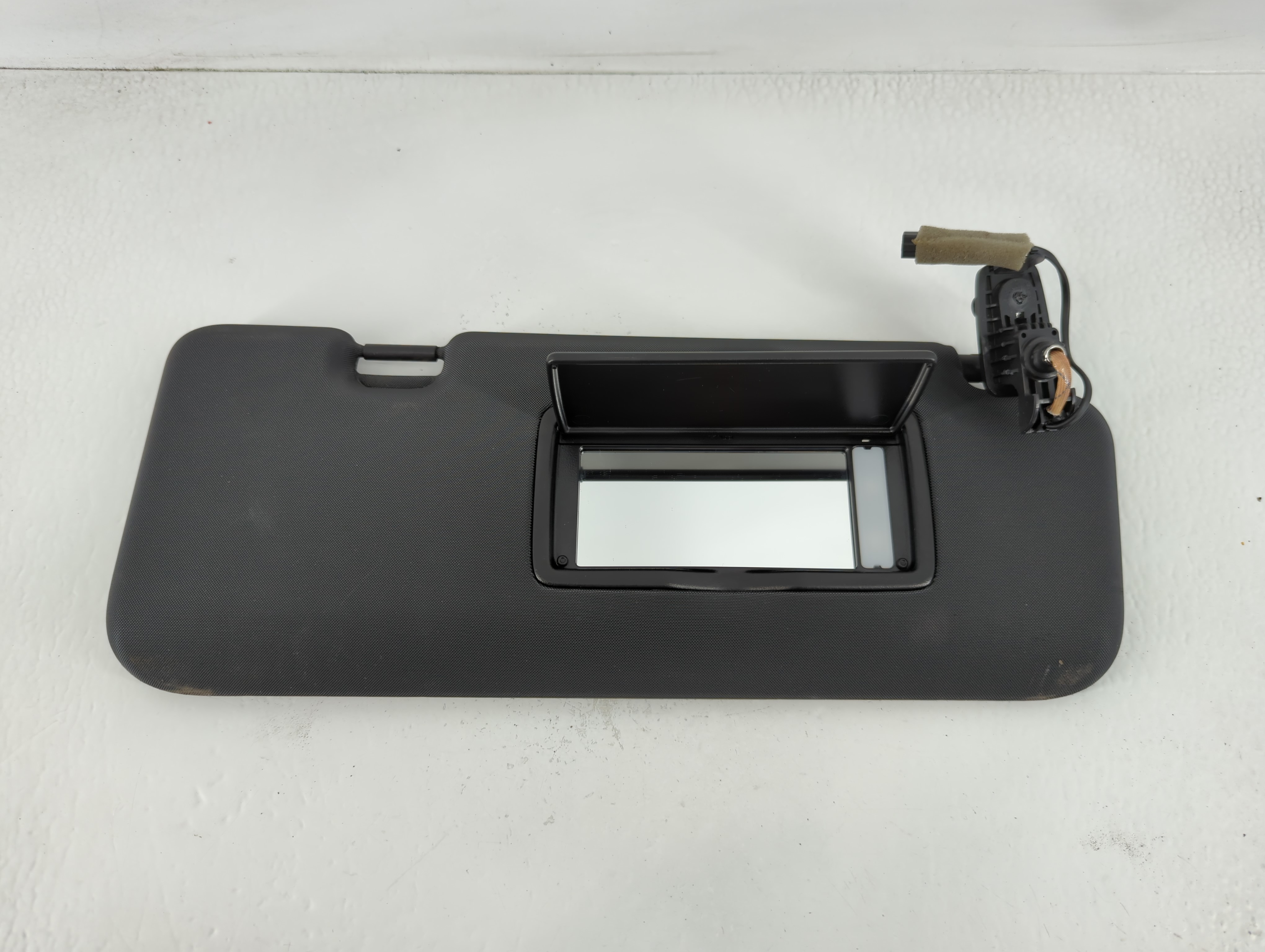 2022 Alfa Romeo Stelvio Passenger Sun Visor Mirror Right Sunvisor Black 741871 - Oemusedautoparts1.com