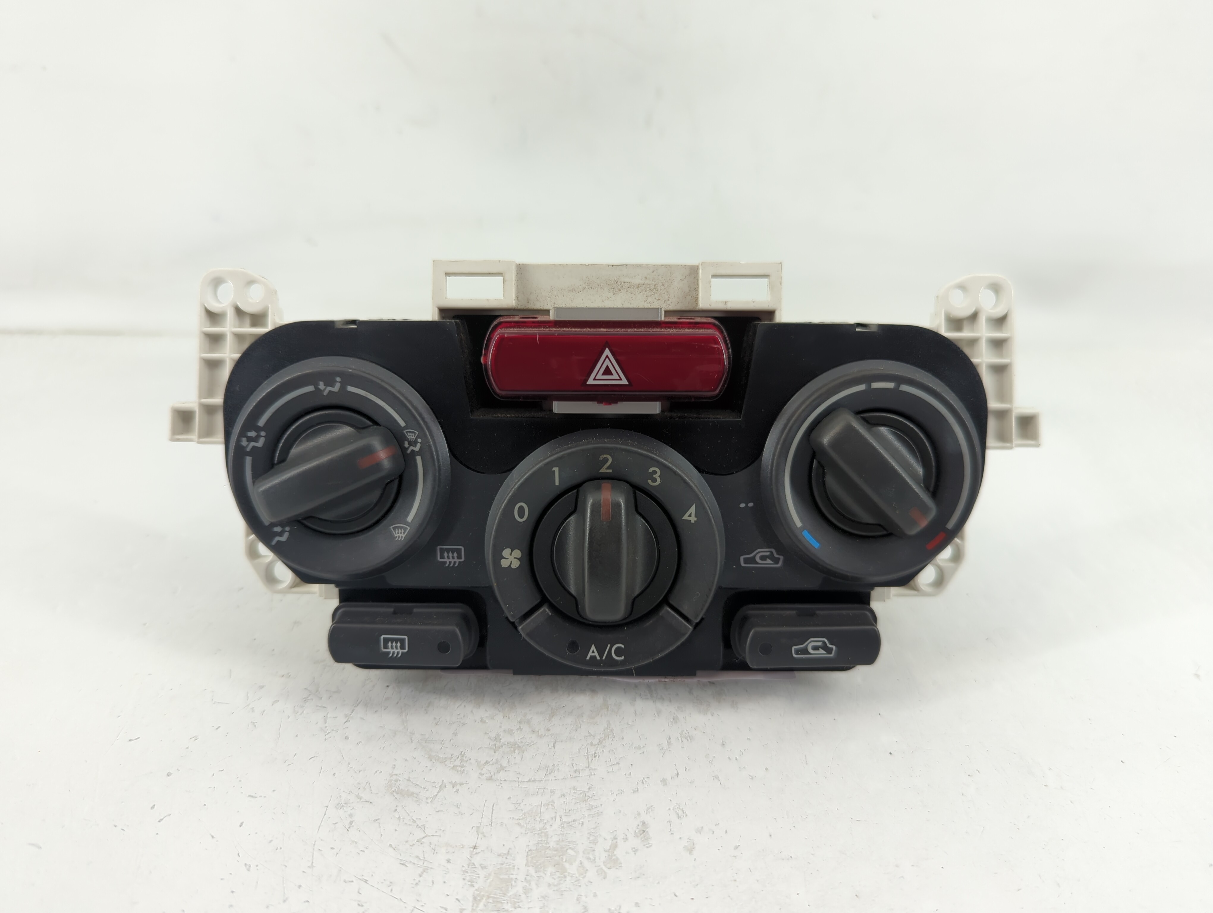 2010 Subaru Forester Ac Heater Climate Control 72311sc011 742239 - Oemusedautoparts1.com