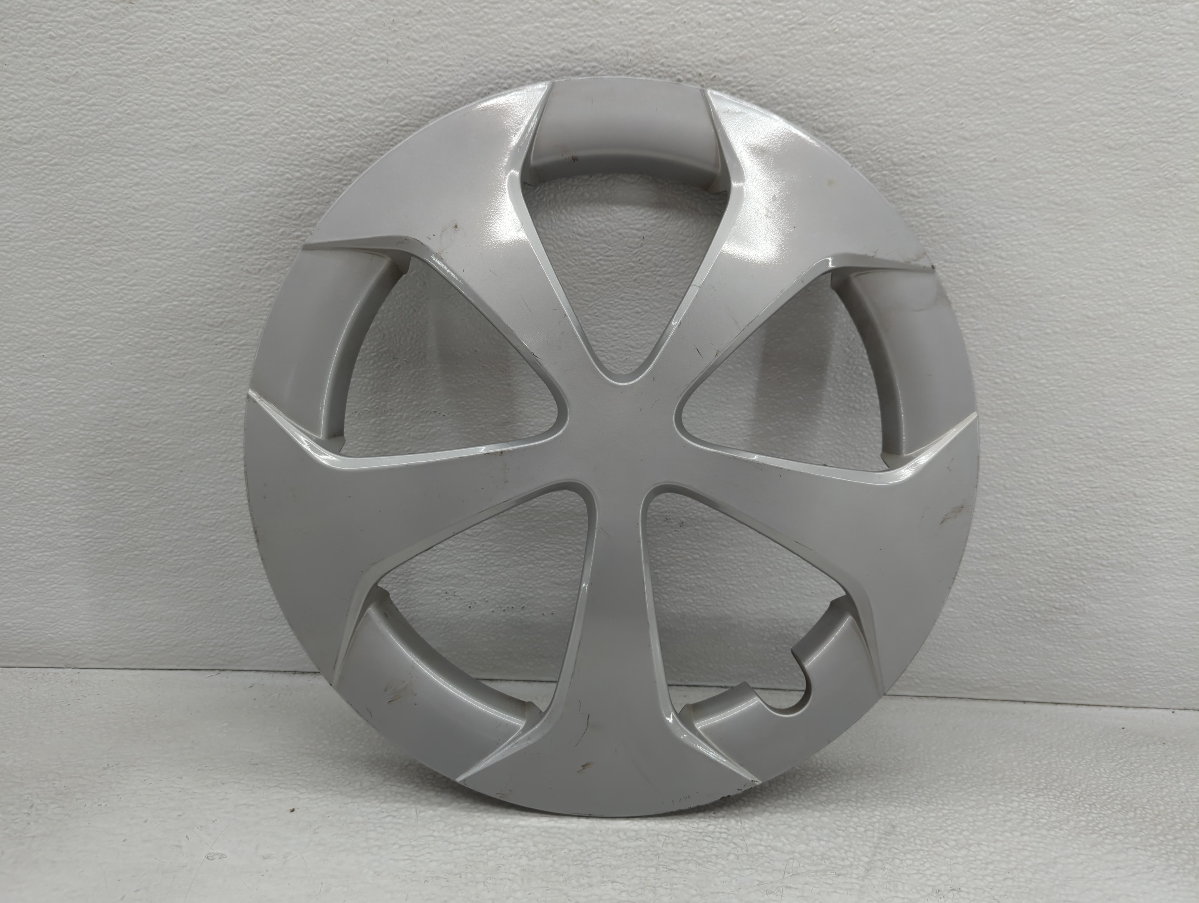 2015 Toyota Prius Rim Wheel Center Cap 743213 - Oemusedautoparts1.com