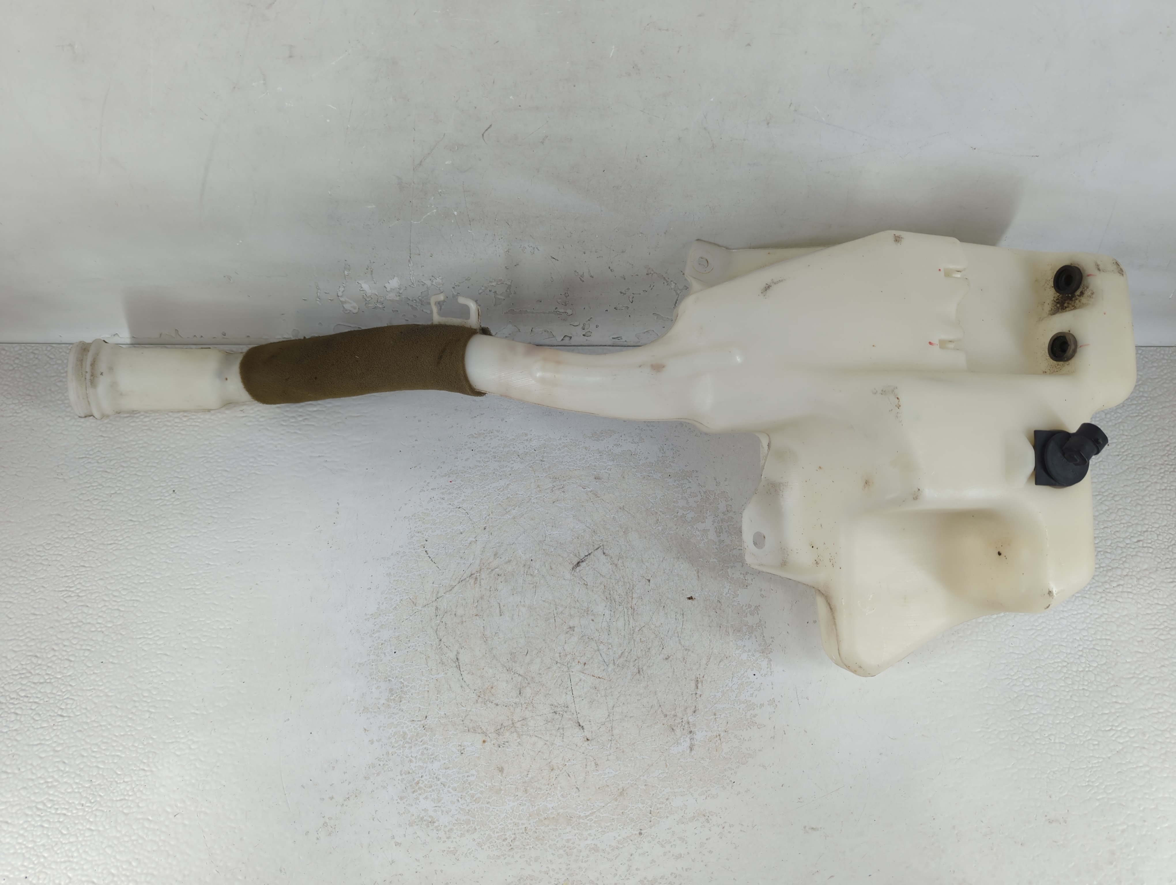 Saturn Outlook Windshield Washer Fluid Reservoir Bottle Oem 743248 - Oemusedautoparts1.com