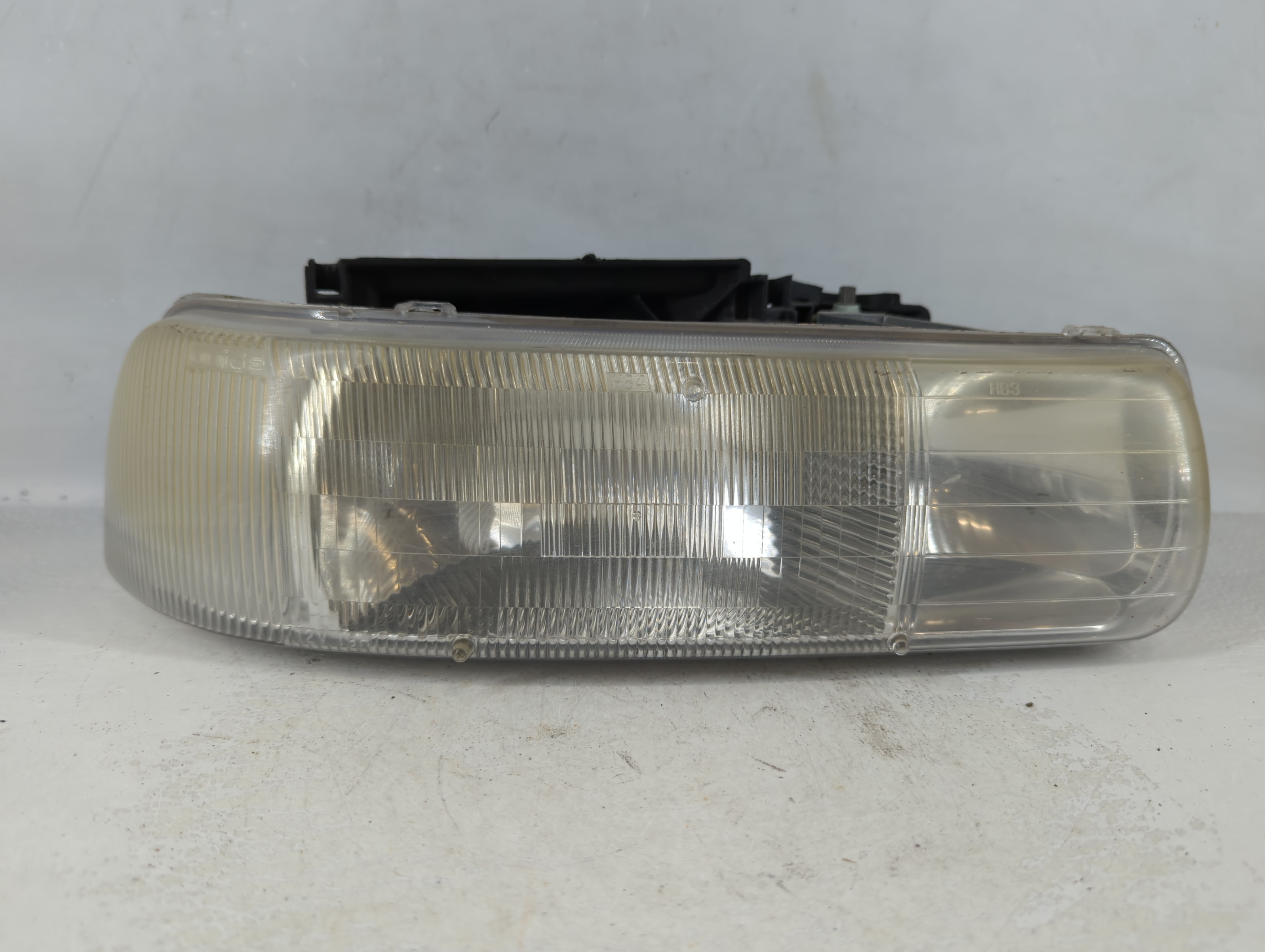 2000 Chevrolet Suburban 1500 Driver Left Oem Head Light Headlight Lamp 743963 - Oemusedautoparts1.com