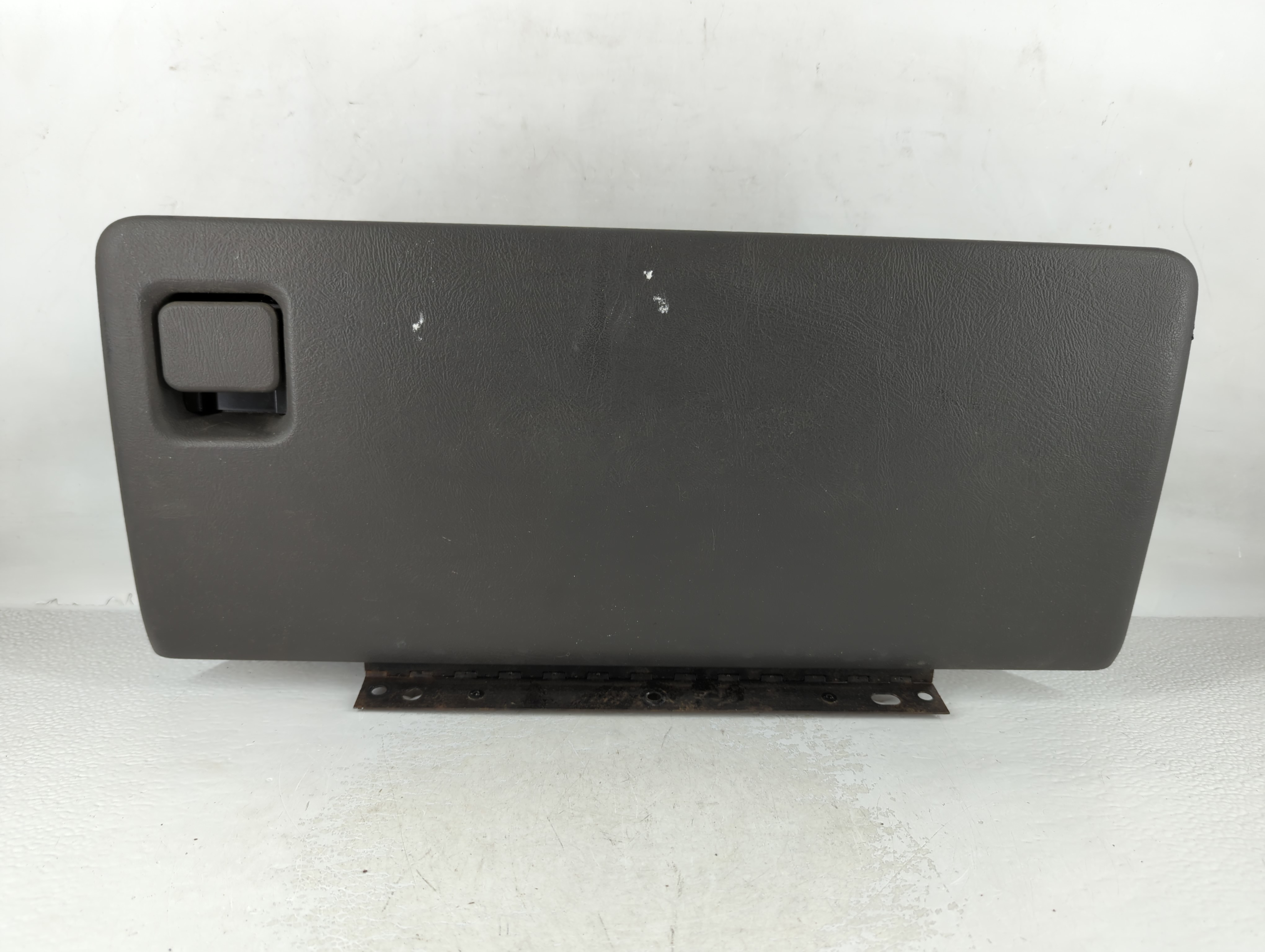 2006 Chevy Chevrolet Silverado 2500 Glove Box Storage 15052520 Neutral  743977 - Oemusedautoparts1.com