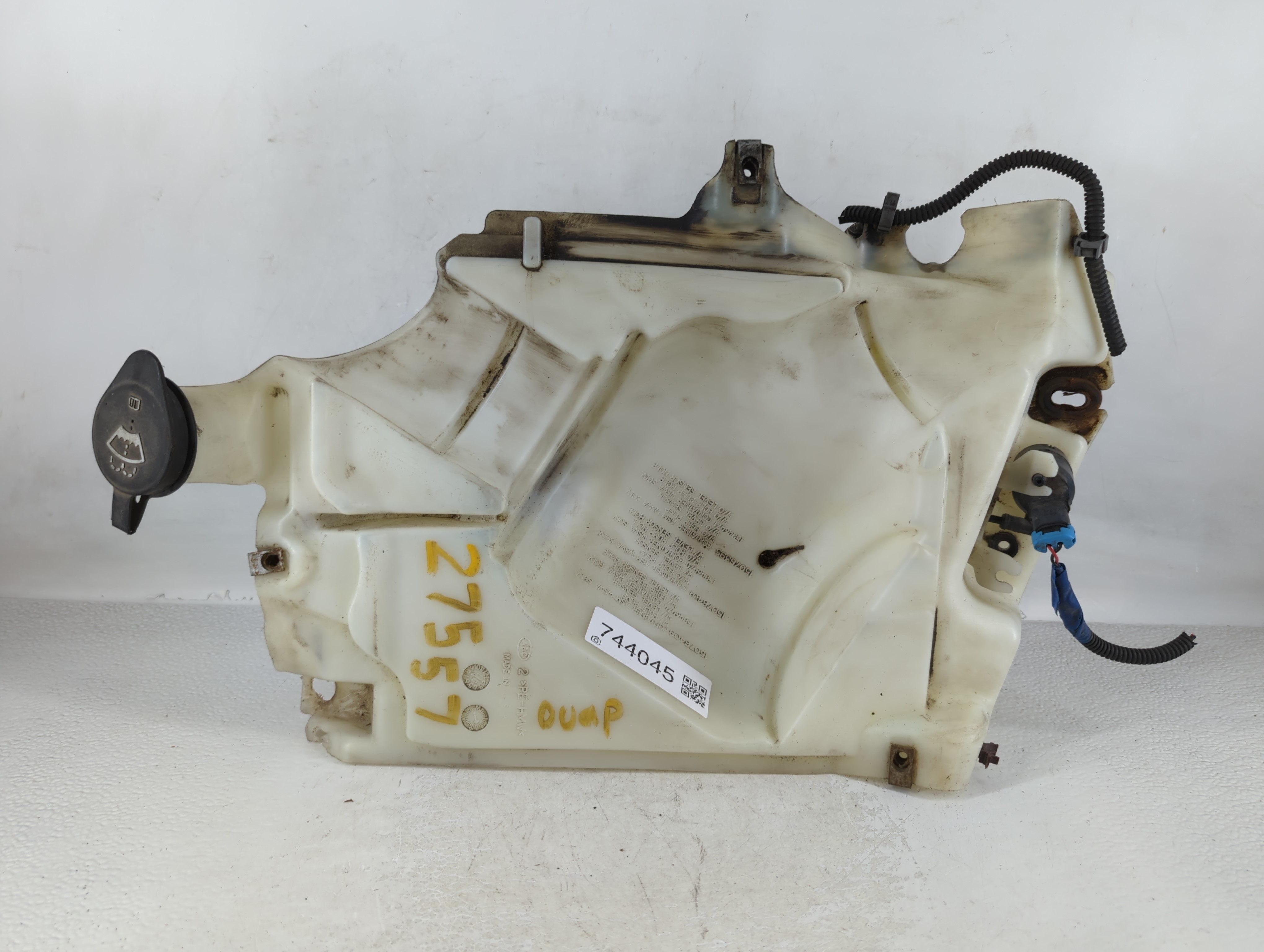 Picture of Chevrolet Trailbazer Ext Windshield Washer Fluid Reservoir Bottle Oem 744045