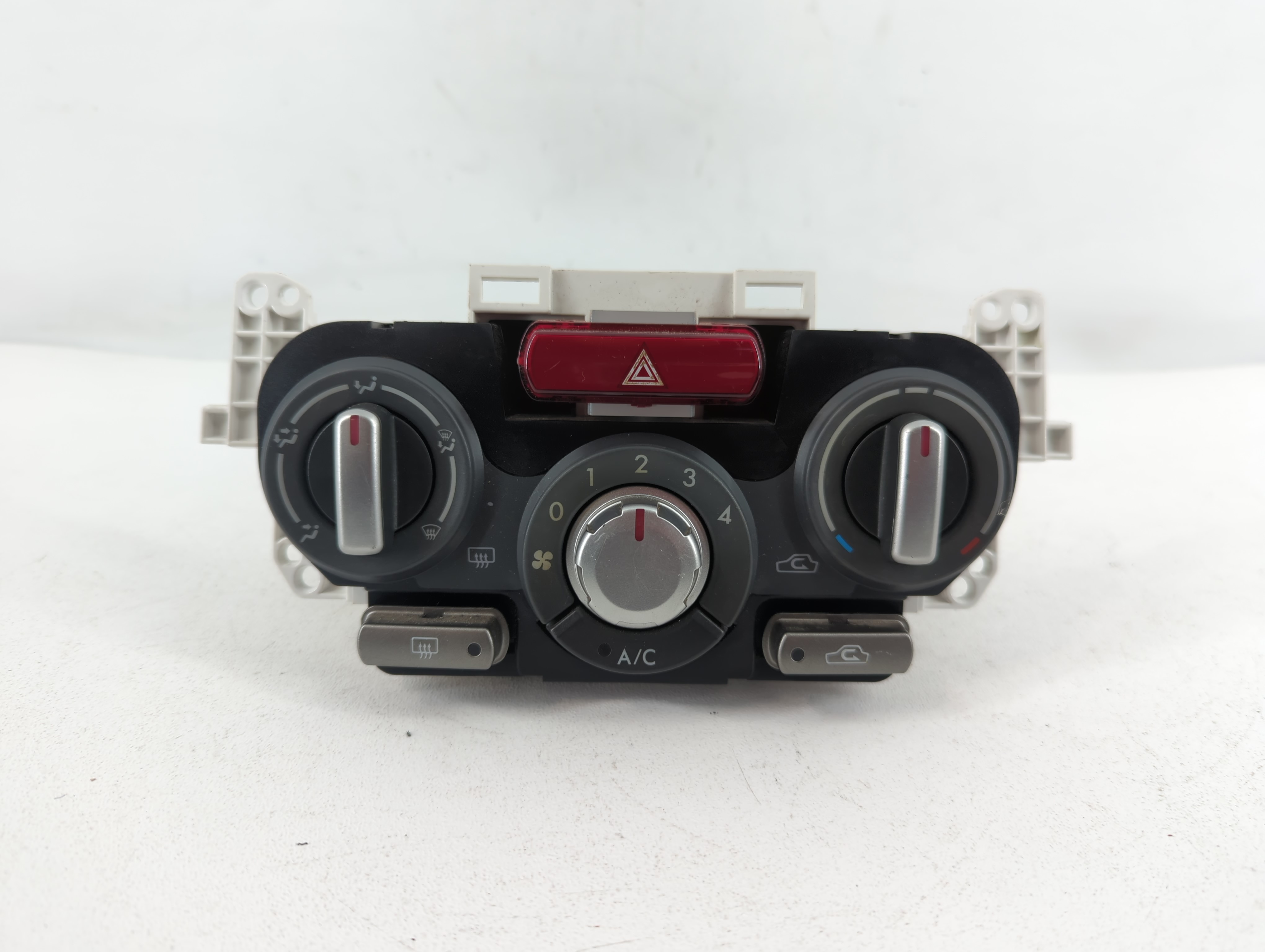 2013 Subaru Forester Ac Heater Climate Control 72311sc050 744377 - Oemusedautoparts1.com