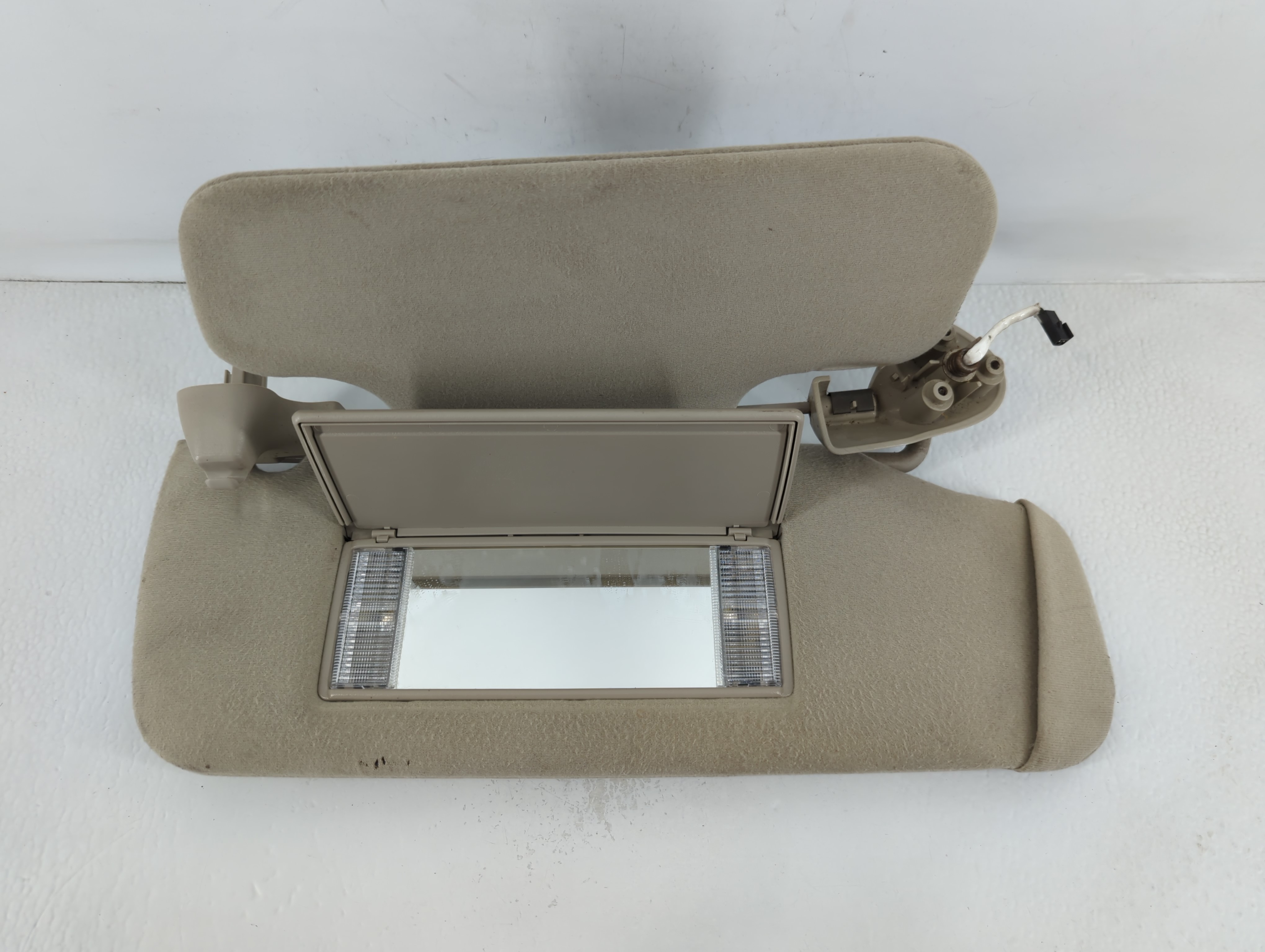 Chevrolet Avalanche Passenger Sun Visor Mirror Right Sunvisor Grey 744567 - Oemusedautoparts1.com