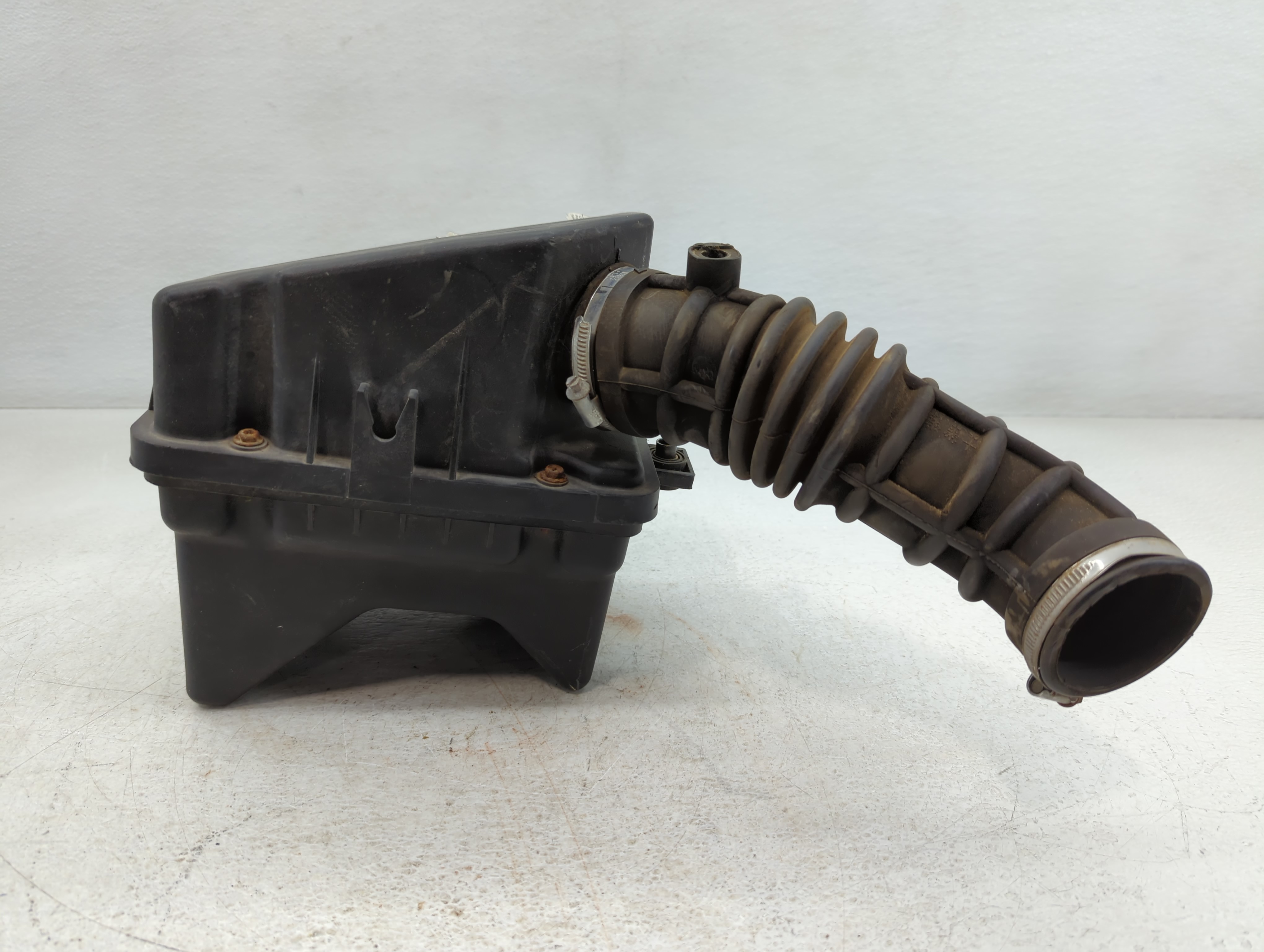 Picture of 2004-2008 Chevrolet Aveo Air Cleaner Intake-duct Hose Tube 745078