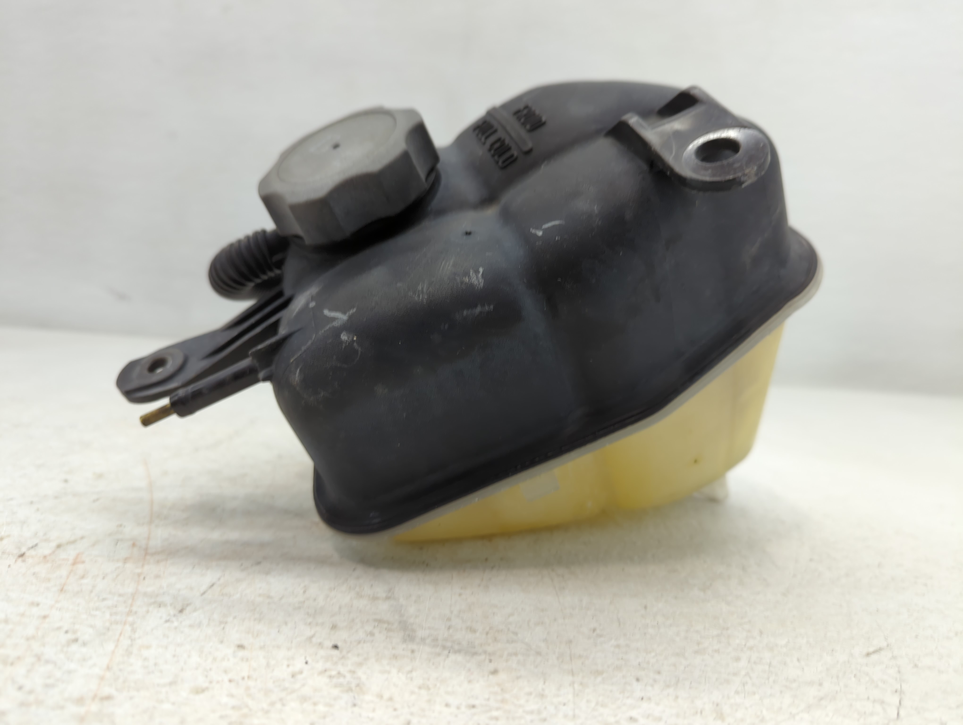 2008-2015 Cadillac Cts Radiator Coolant Overflow Expansion Tank Bottle 745083 - Oemusedautoparts1.com