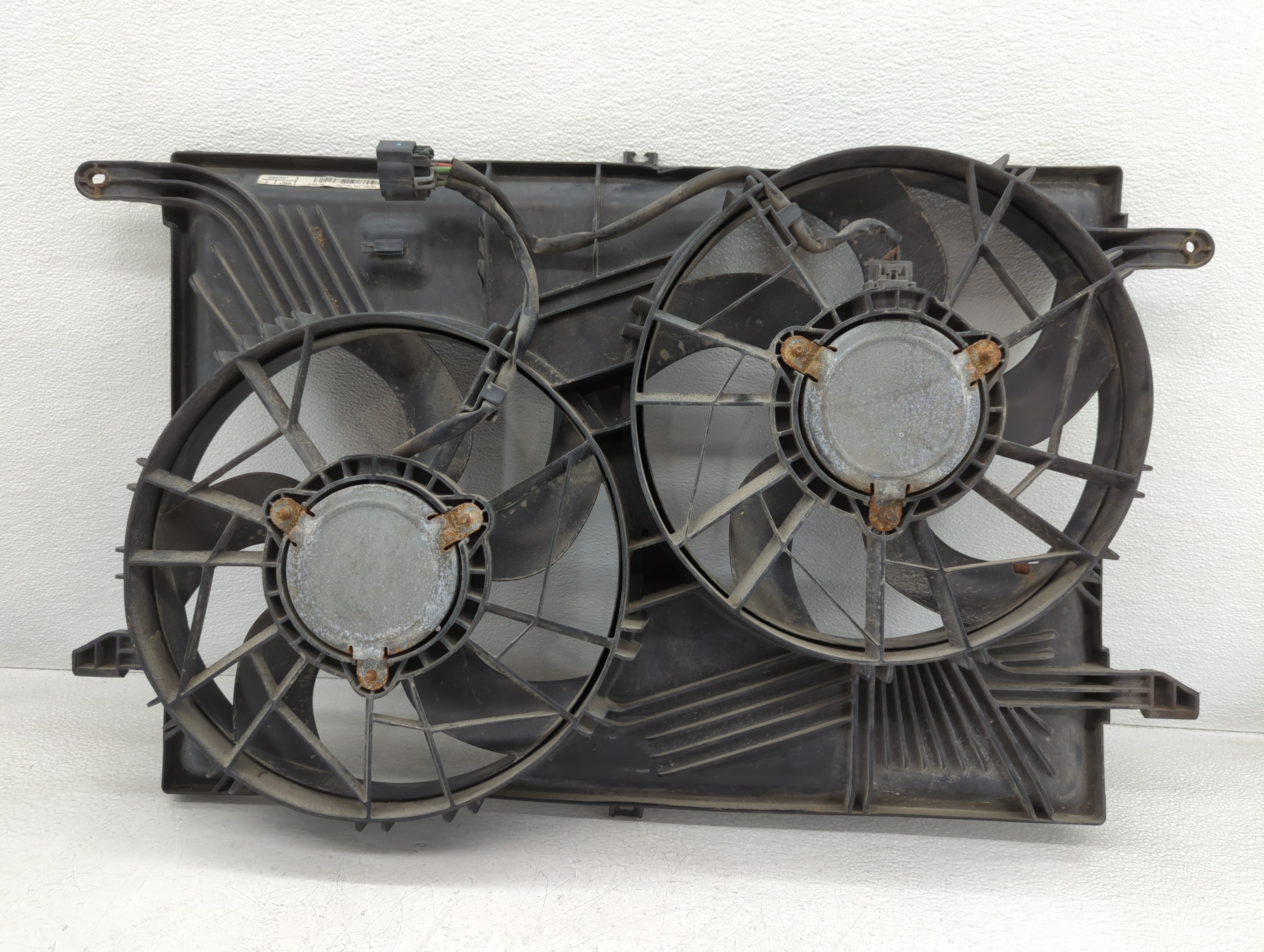 Picture of 2008-2017 Buick Enclave Left Radiator Fan Motor Assembly 745085