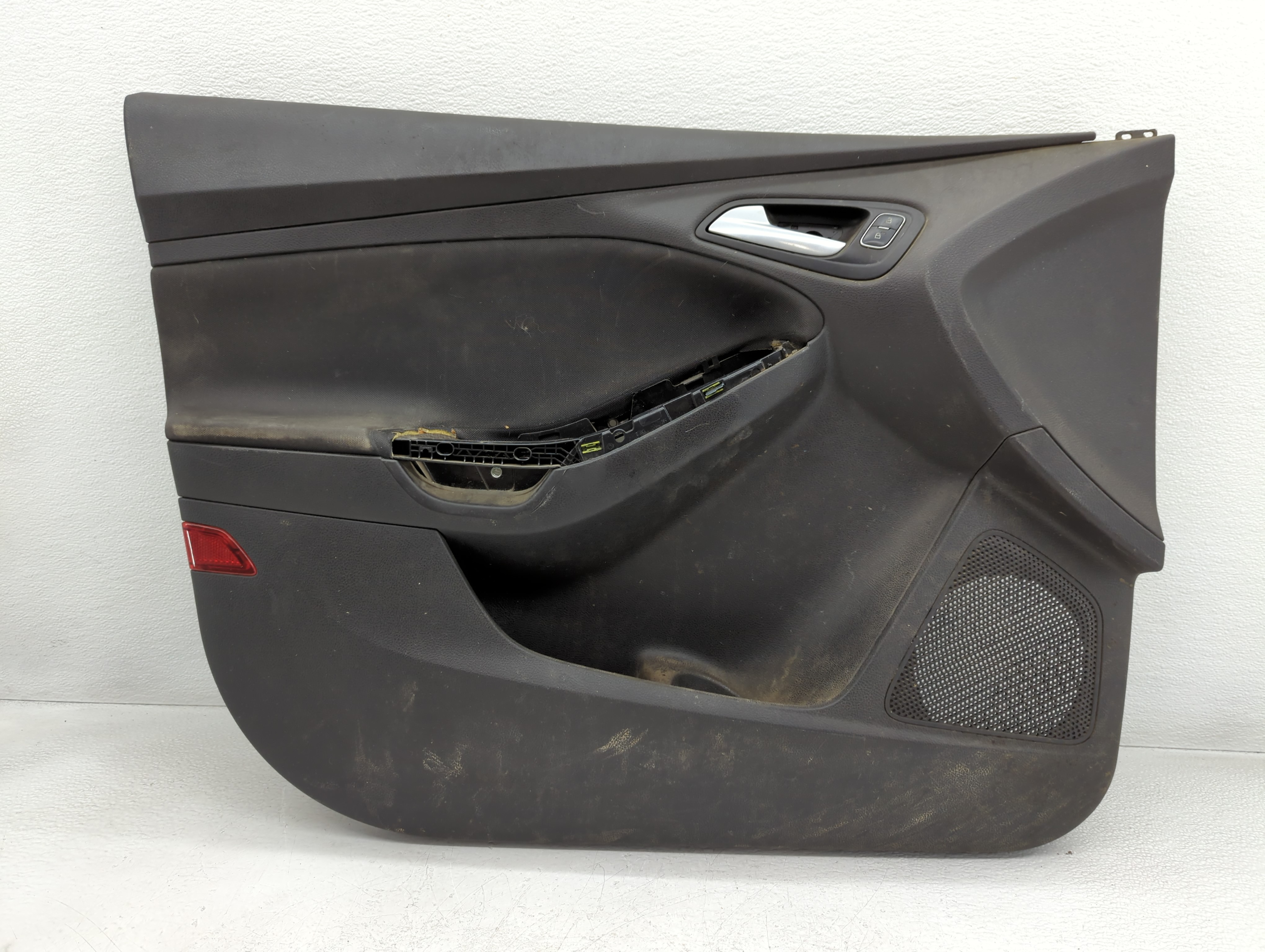 2015 Ford Focus Front Right Passenger Interior Door Panel Trim 745096 - Oemusedautoparts1.com
