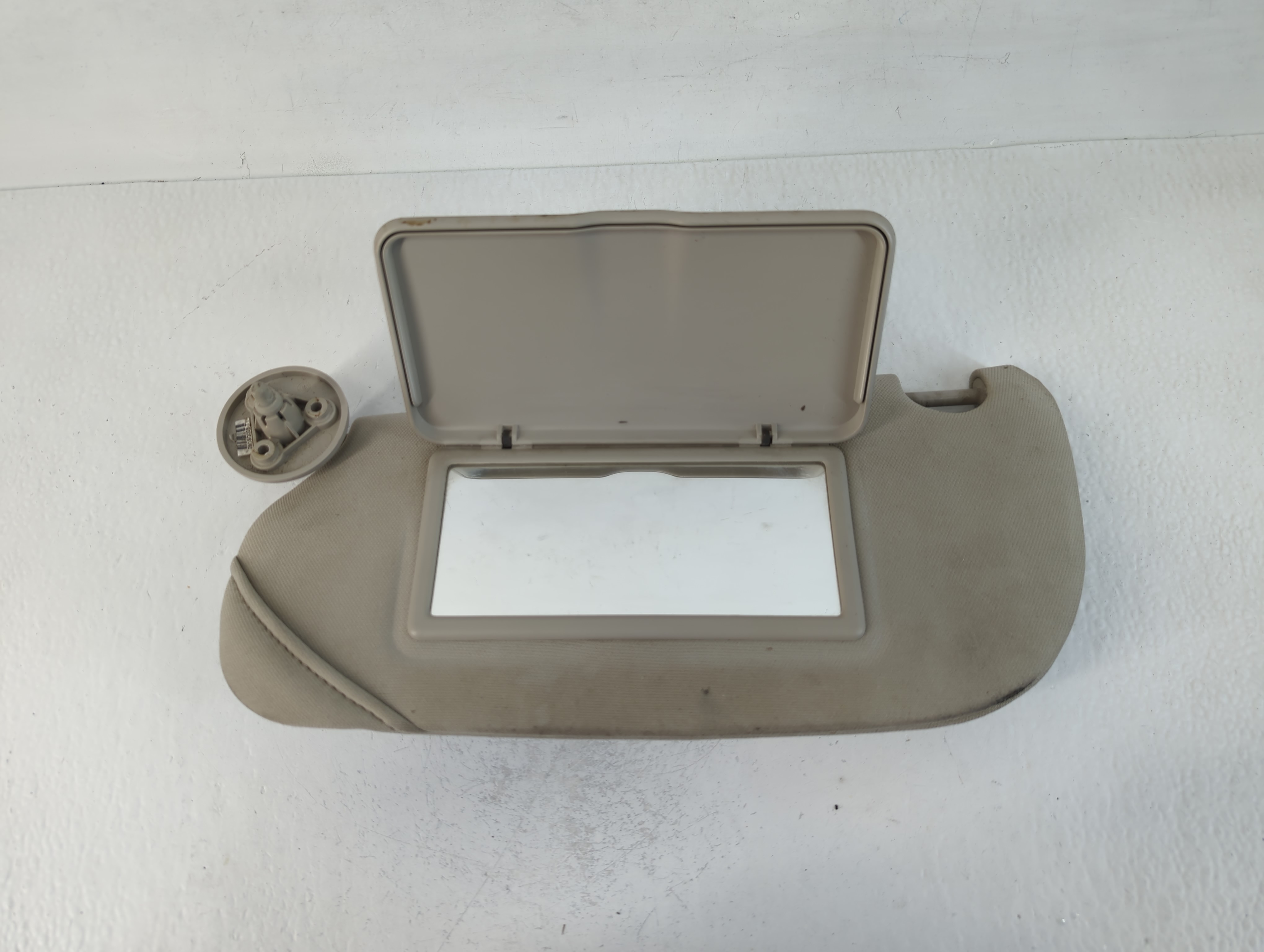 2005-2010 Chevrolet Cobalt Driver Sun Visor Mirror Left Sunvisor Grey 745123 - Oemusedautoparts1.com