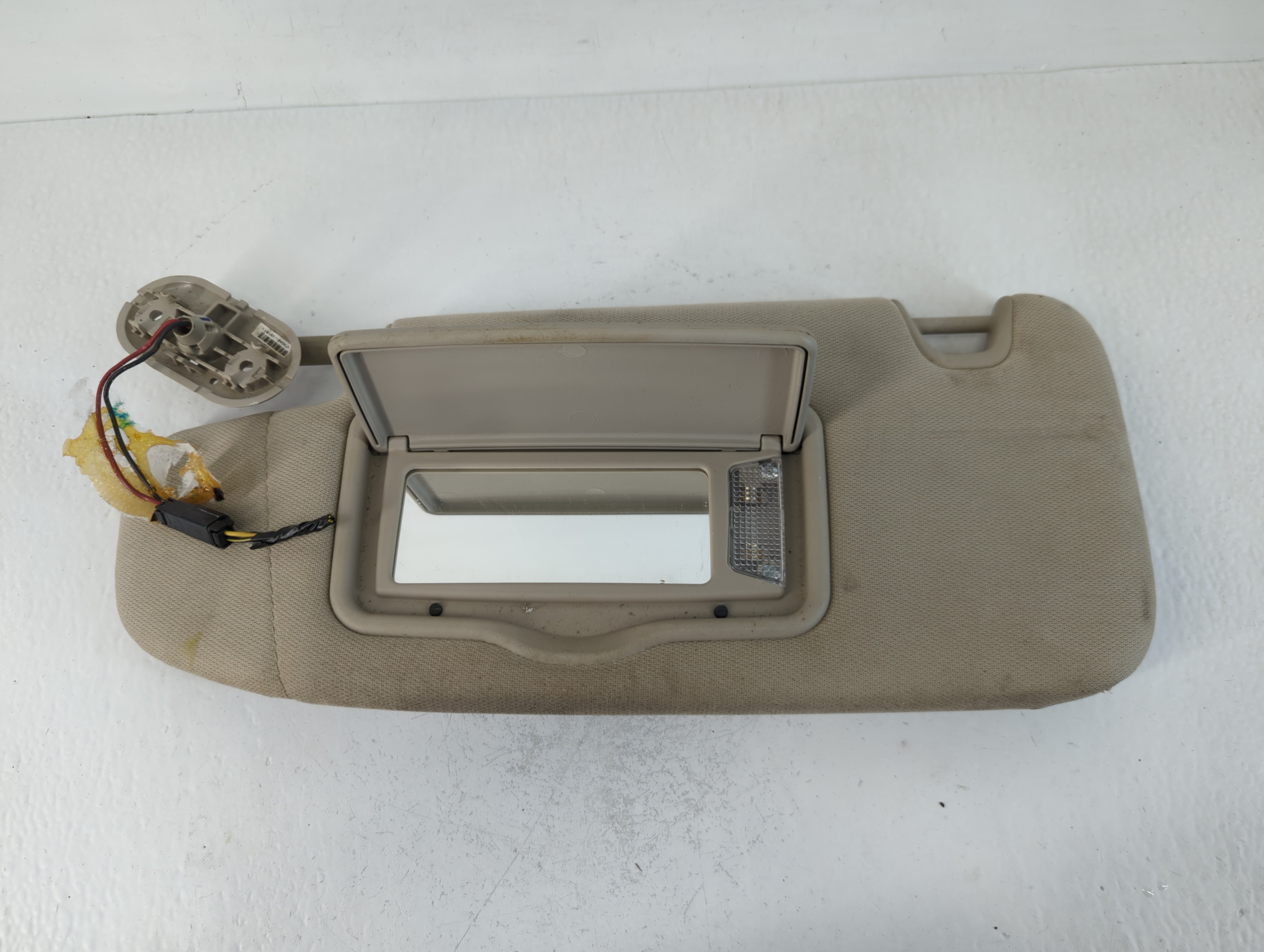 2010-2012 Ford Fusion Driver Sun Visor Mirror Left Sunvisor Beige 745127 - Oemusedautoparts1.com