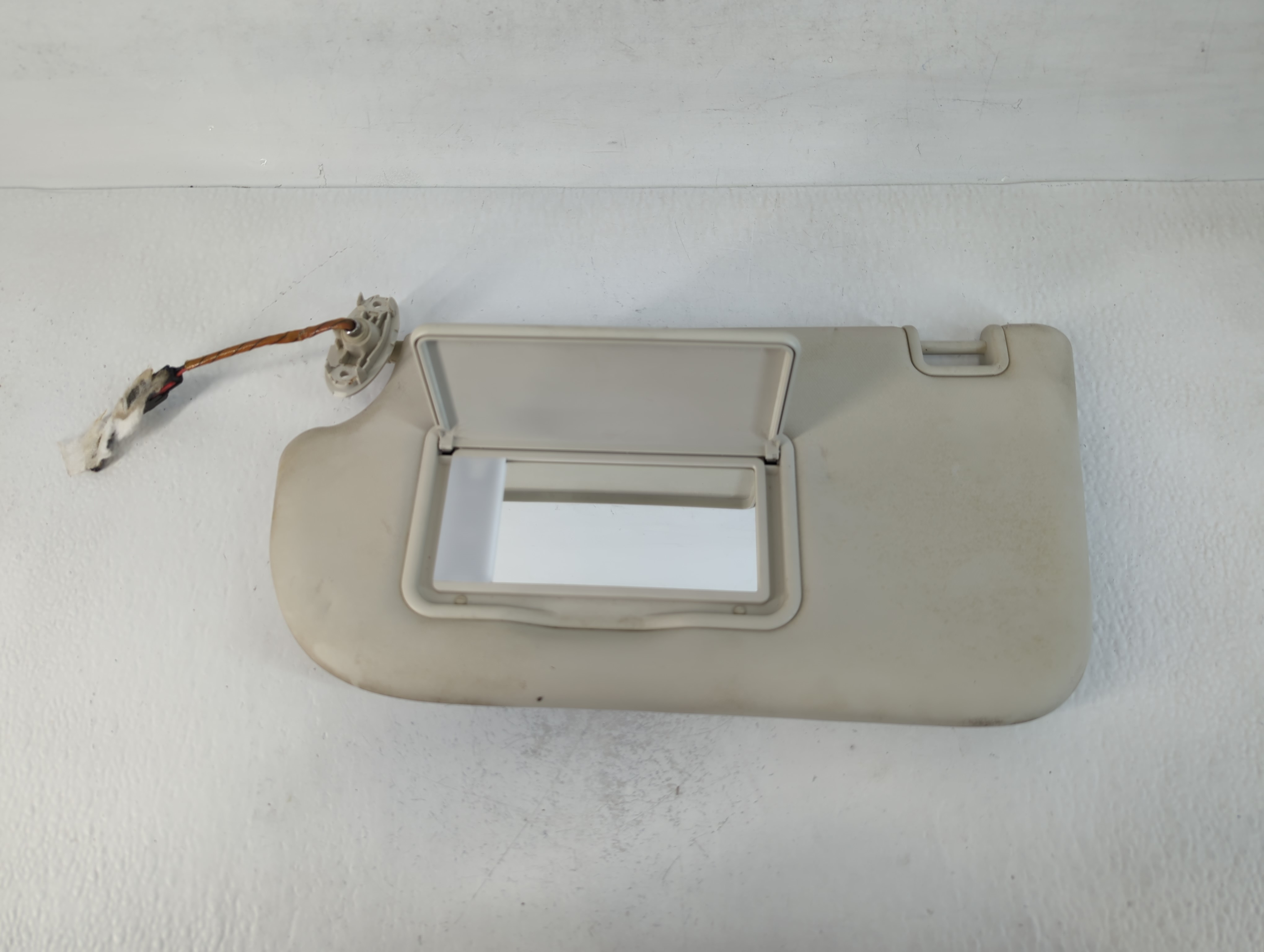 2013-2018 Ford Focus Driver Sun Visor Mirror Left Sunvisor Grey 745131 - Oemusedautoparts1.com