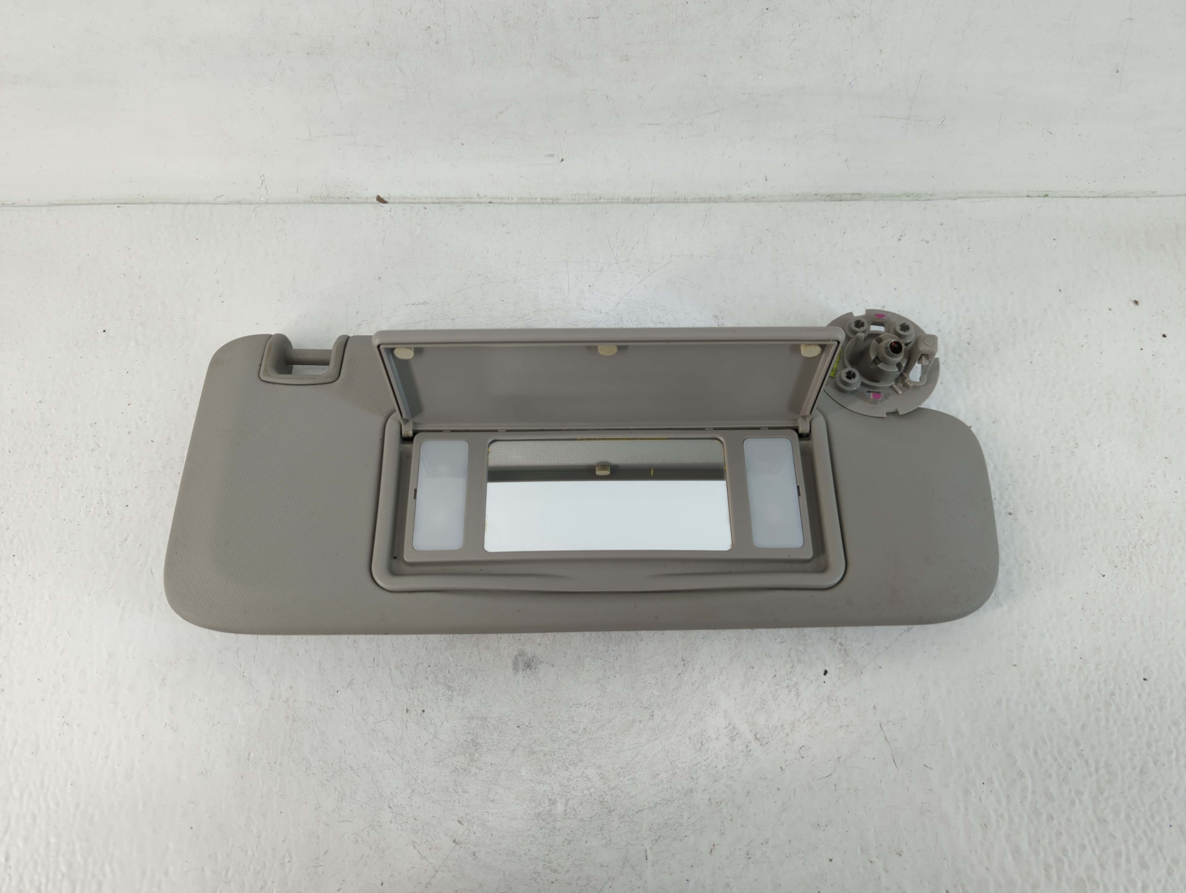 Picture of 2004-2012 Chevrolet Malibu Driver Sun Visor Mirror Left Sunvisor Grey 745585