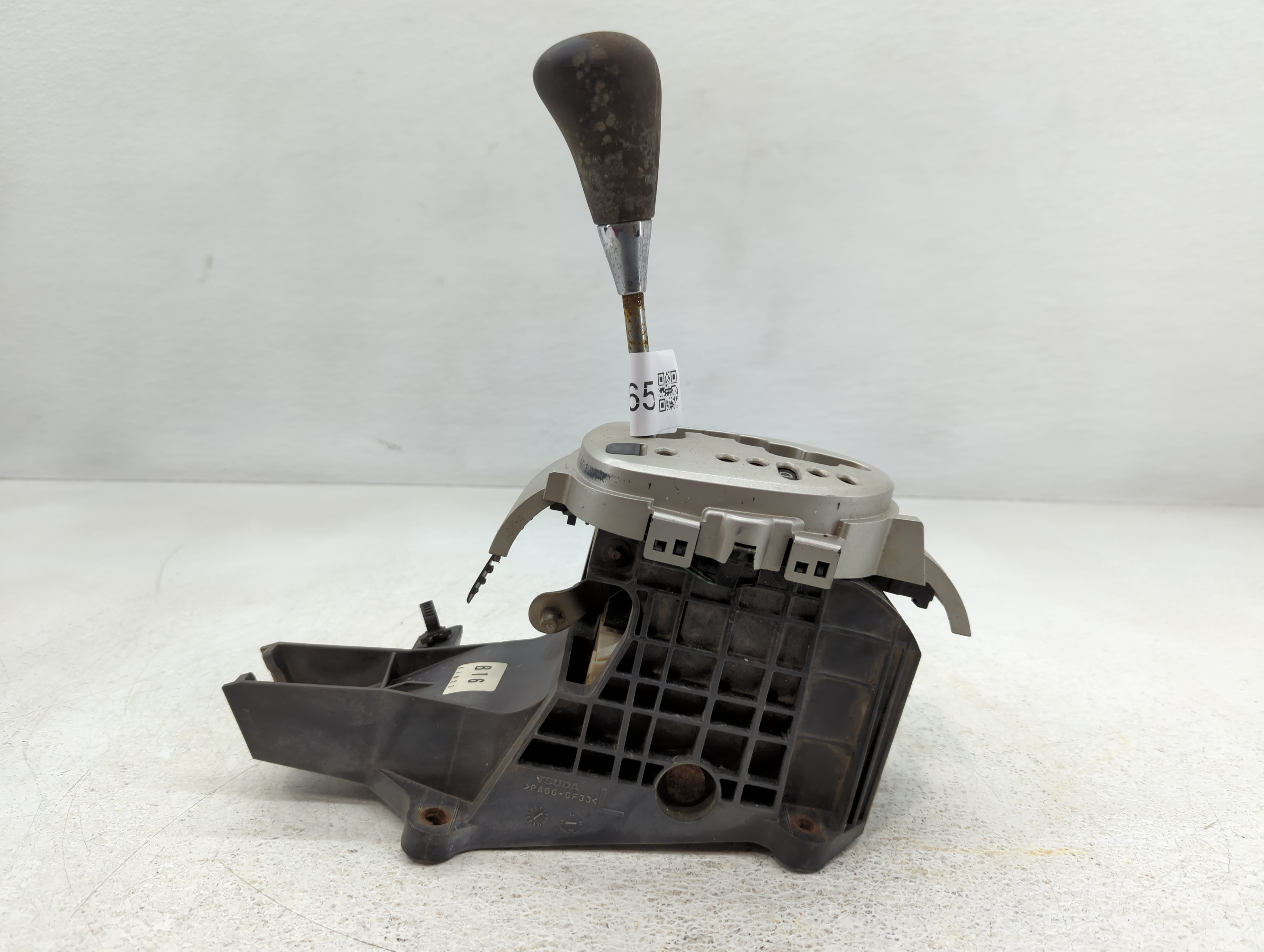 2008 Toyota Yaris Floor Console Assembly Shifter 745651 - Oemusedautoparts1.com