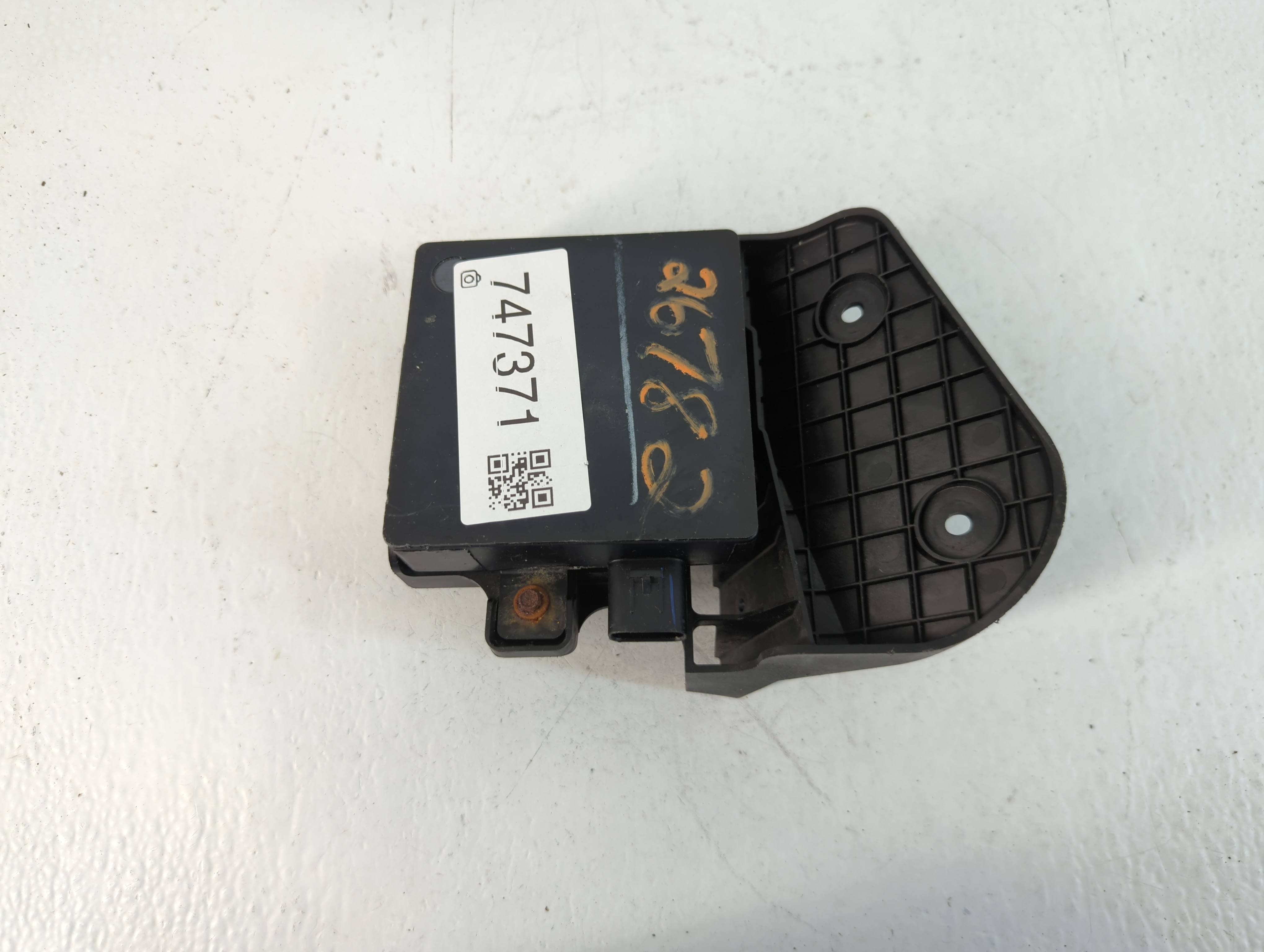 2016 Lincoln Mkz Blind Spot Sensor 747371 - Oemusedautoparts1.com