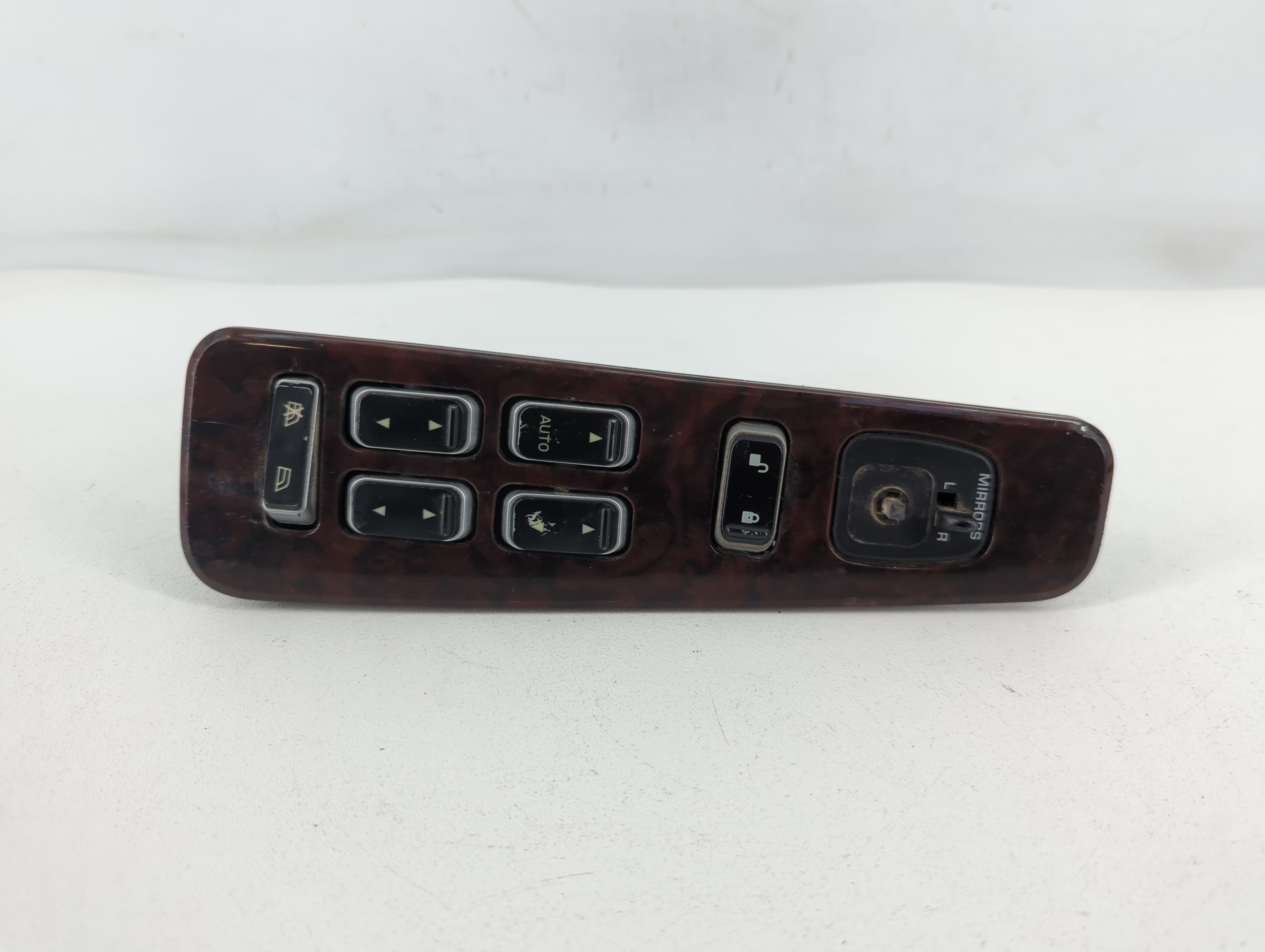 Lincoln Town Car Driver Left Door Master Power Window Switch 747802 - Oemusedautoparts1.com
