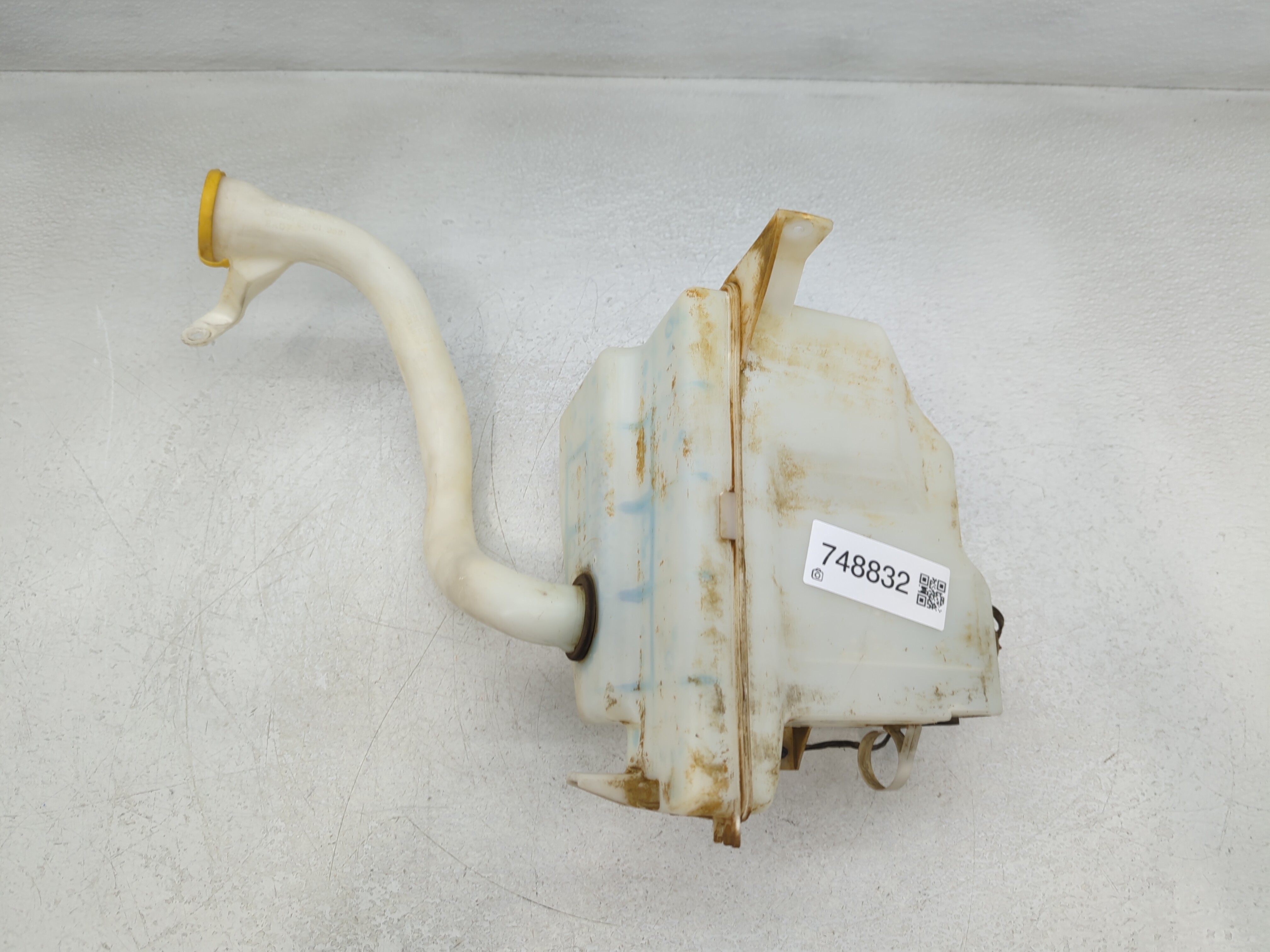 Subaru Legacy Windshield Washer Fluid Reservoir Bottle Oem 748832 - Oemusedautoparts1.com