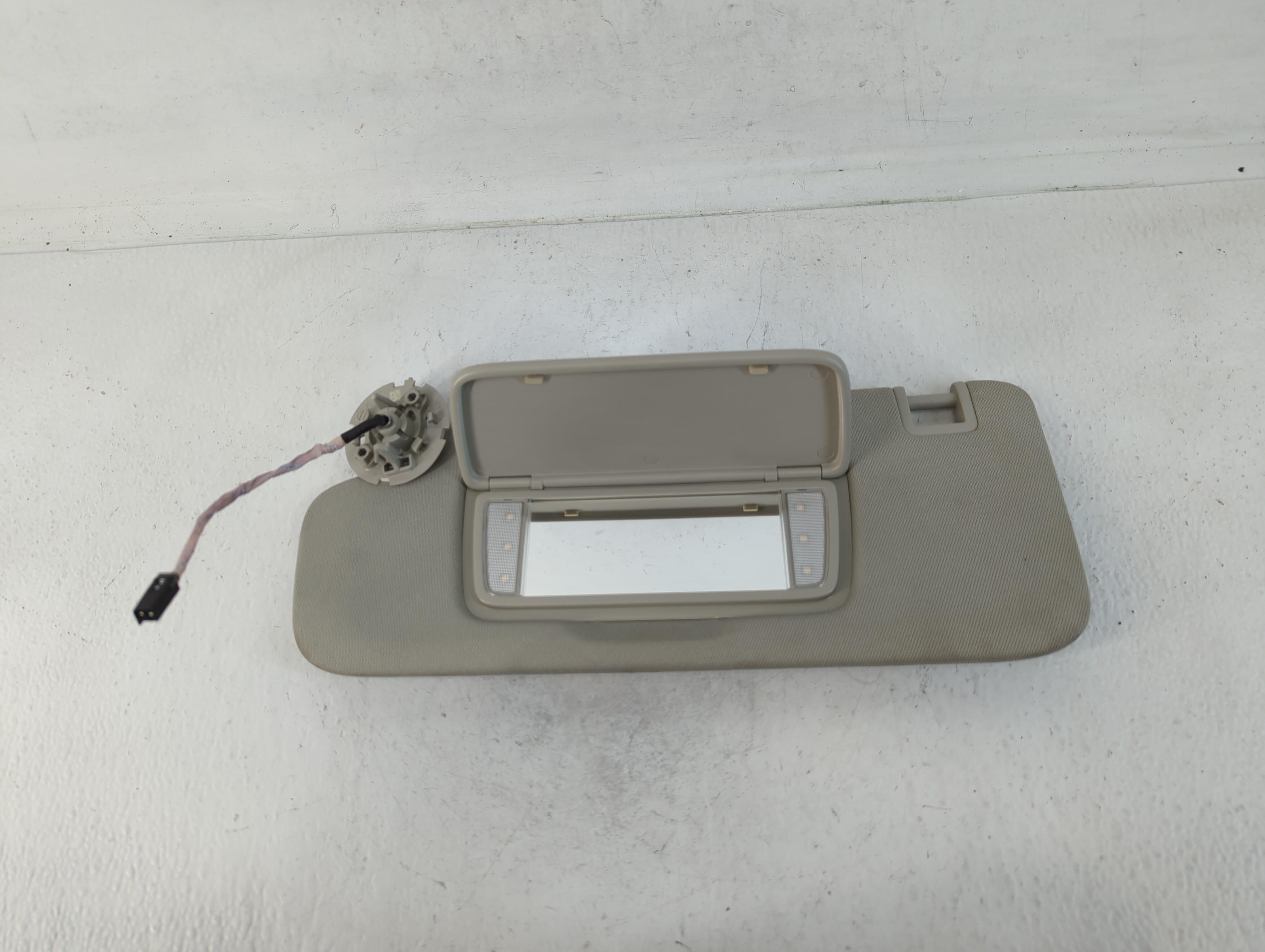 Picture of Gmc Terrain Driver Sun Visor Mirror Left Sunvisor Light Grey 748990