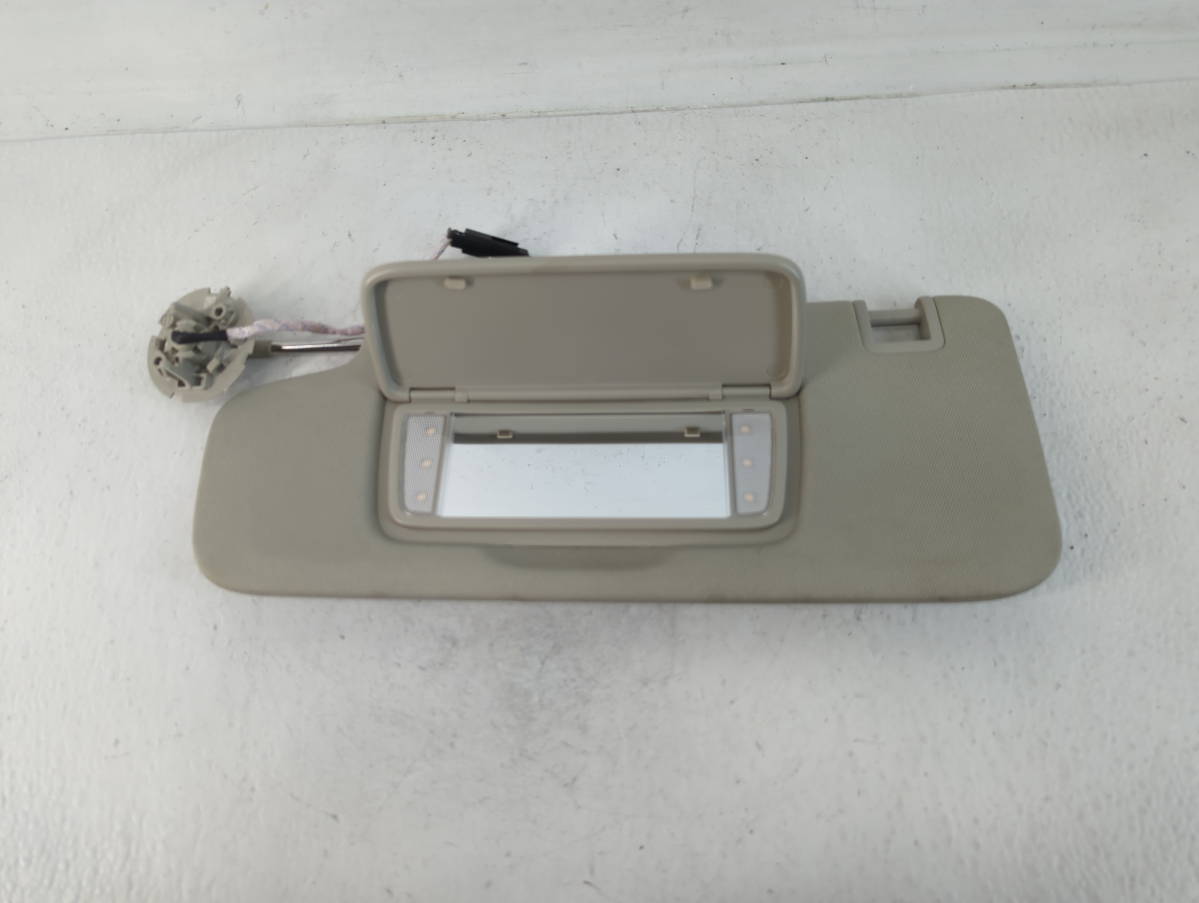 Picture of 2022 Gmc Terrain Passenger Sun Visor Mirror Right Sunvisor Grey 748995
