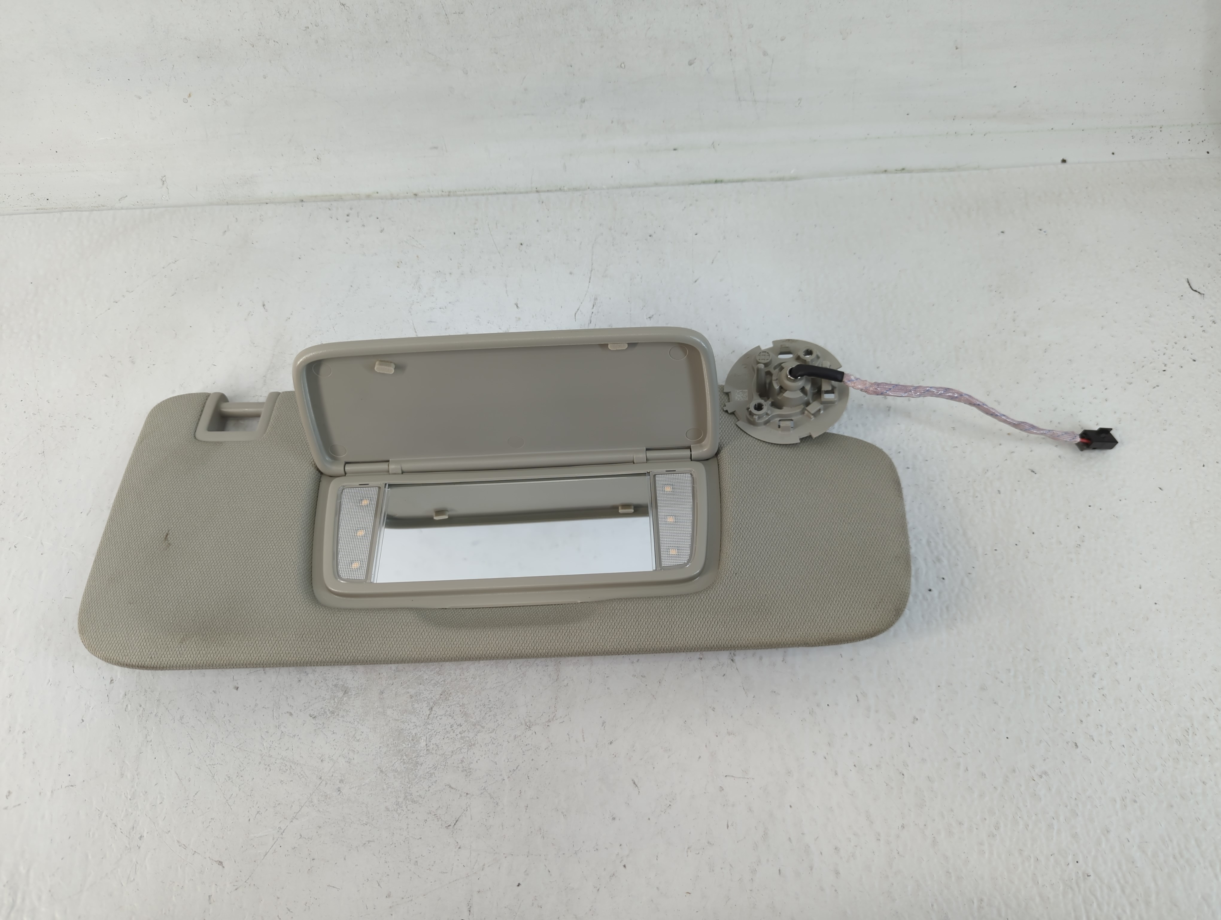 Picture of Gmc Terrain Driver Sun Visor Mirror Left Sunvisor Grey 748996