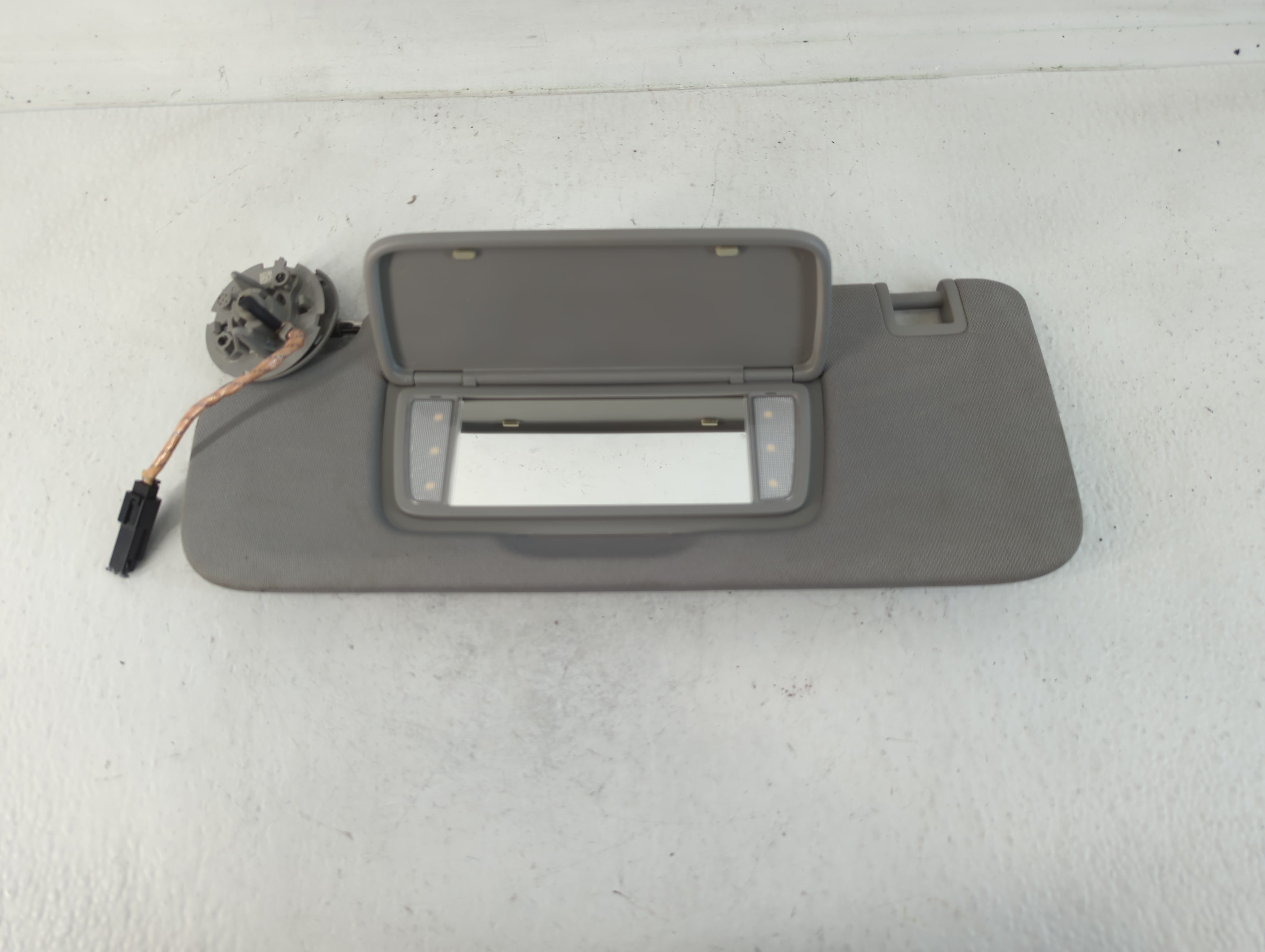 Gmc Terrain Driver Sun Visor Mirror Left Sunvisor Grey 749293 - Oemusedautoparts1.com