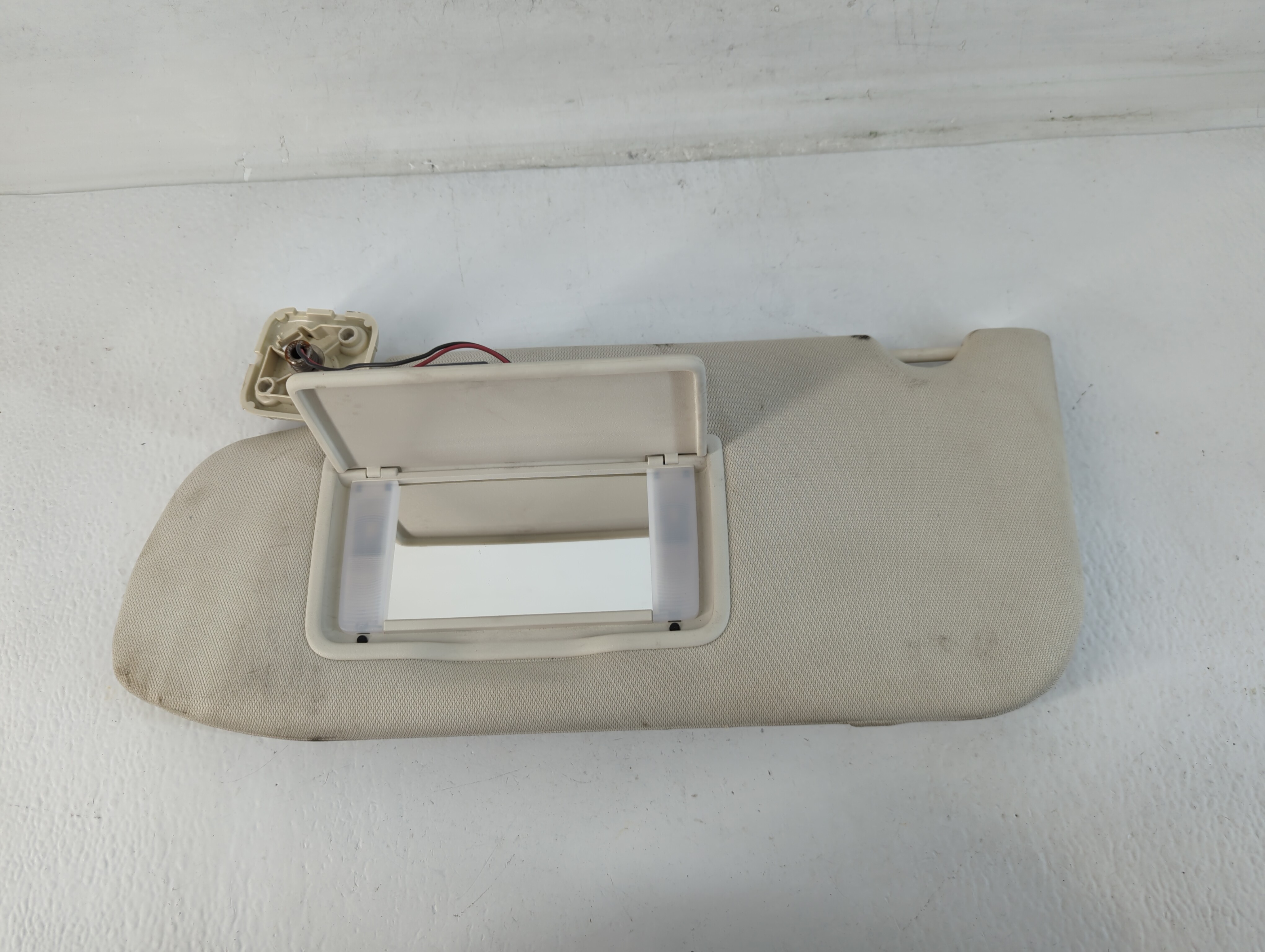 2013-2019 Lincoln Mkt Driver Sun Visor Mirror Left Sunvisor Cream 749419 - Oemusedautoparts1.com