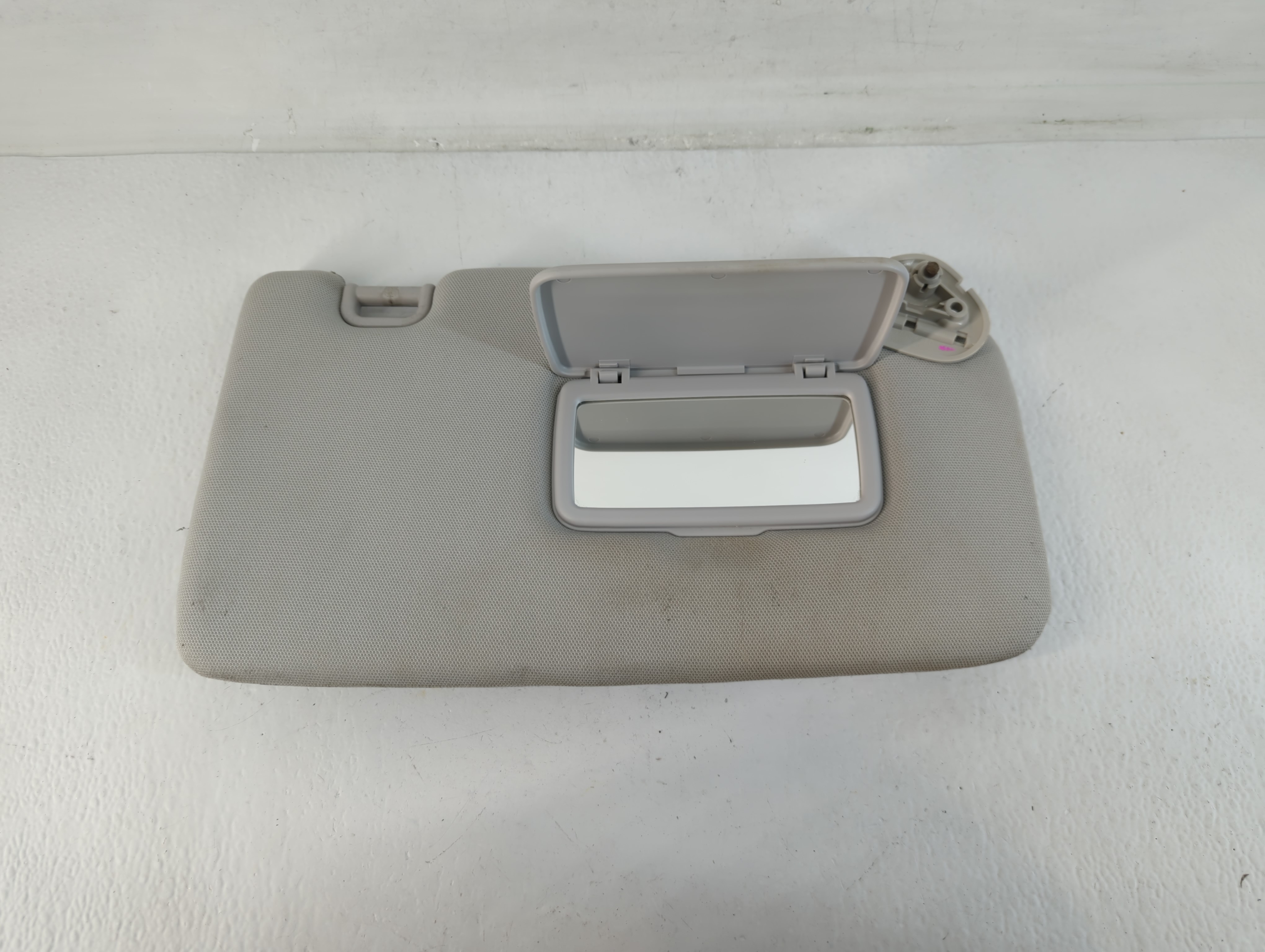2017 Subaru Forester Passenger Sun Visor Mirror Right Sunvisor Grey 749488 - Oemusedautoparts1.com